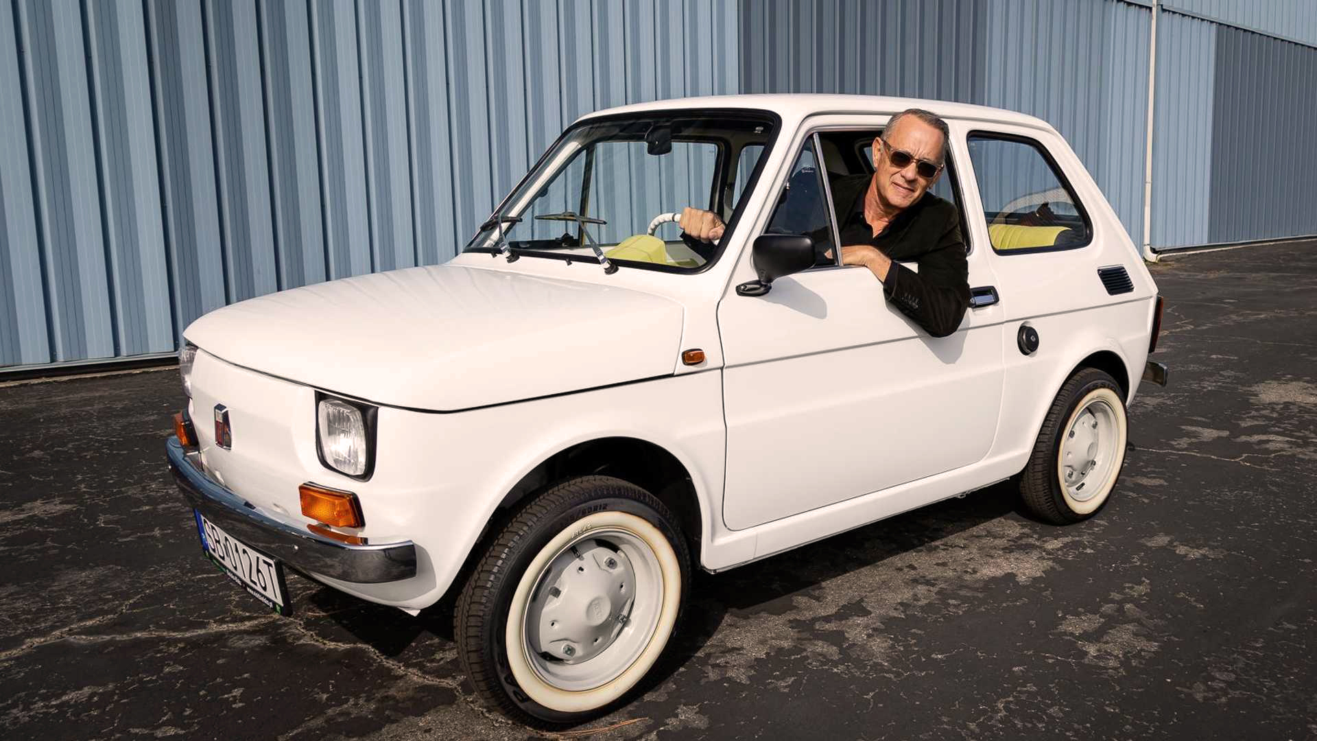 Это история о Fiat 126, который Том Хэнкс продал с аукциона, чтобы помочь  жертвам войны - Infobae