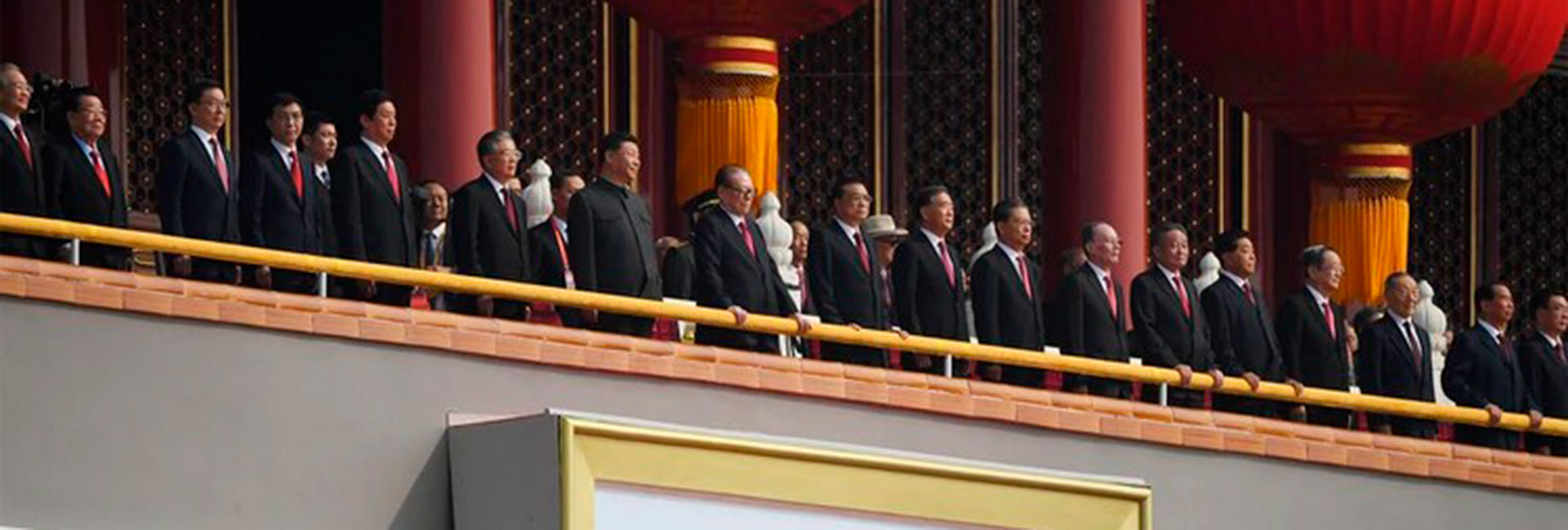 Presidente cinese Xi Jinping (Abito con il costume MAO ) e la cupola del Partito Comunista durante il 70 ° anniversario della Fondazione della Repubblica popolare