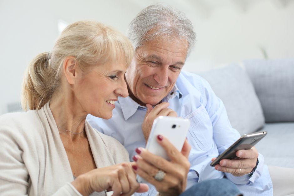 La mejor forma de configurar un celular para personas mayores de edad -  Infobae