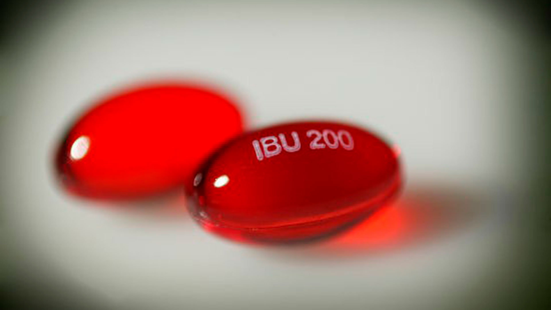 La Agencia Española de Medicamentos y Productos Sanitarios (AEMPS) informó en abril que “no existe ningún dato actualmente que permita afirmar un agravamiento de la infección por COVID-19 con el ibuprofeno (Shutterstock)