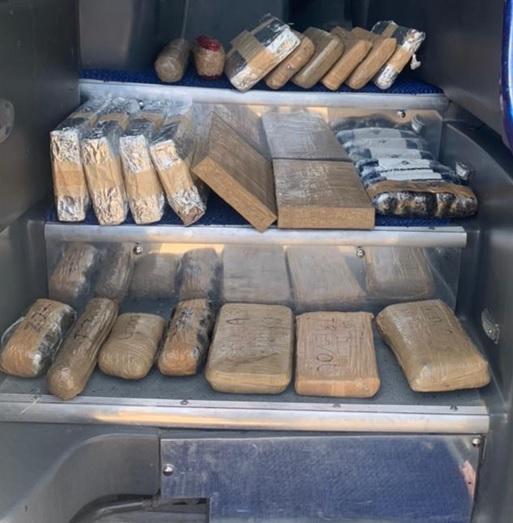 La droga era transportada en un camión de pasajeros (Foto: FGR)