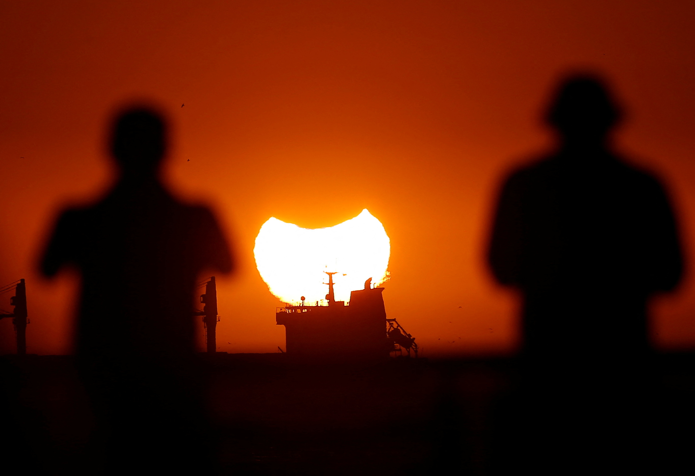 Imagen de archivo de un eclipse solar en Vina del Mar, Chile (Foto: REUTERS/Rodrigo Garrido)