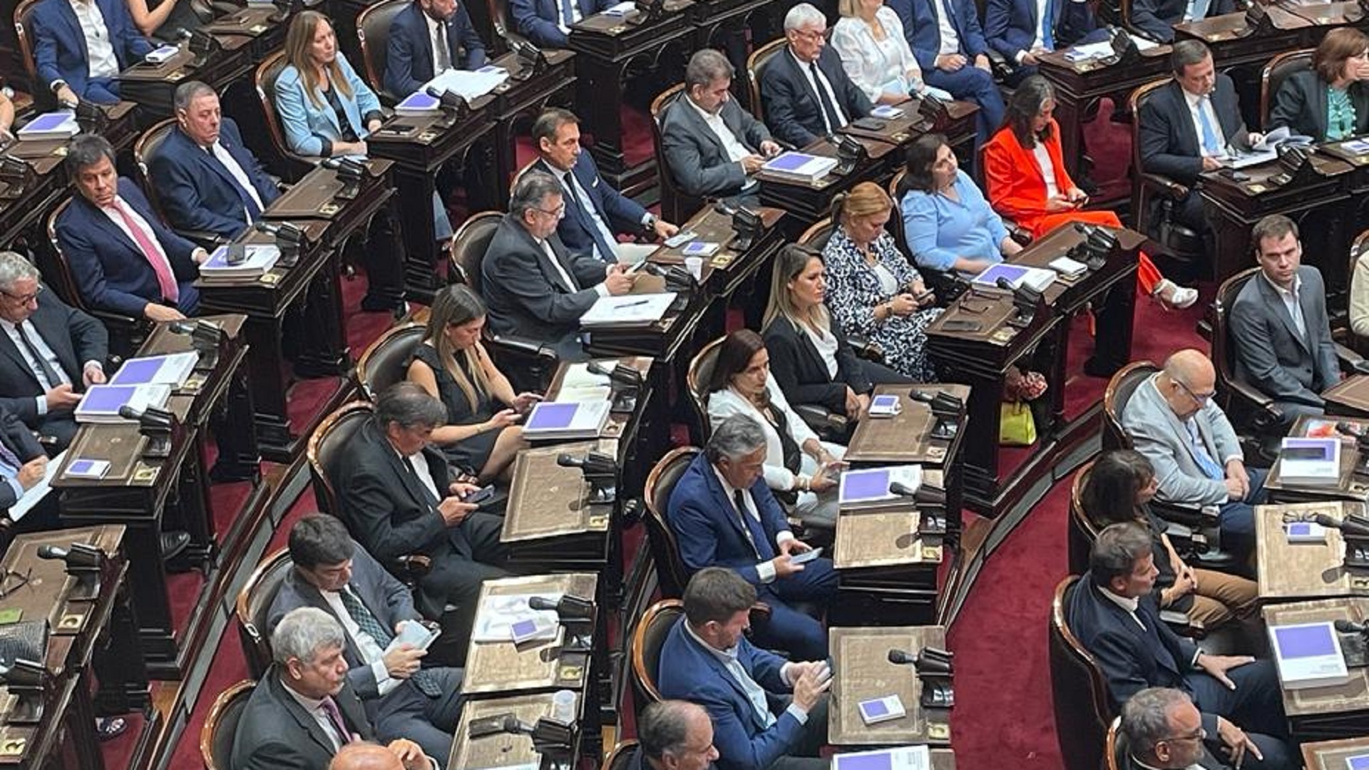 Los diputados de Juntos por el Cambio utilizaron las redes sociales para refutar al Presidente durante su discurso