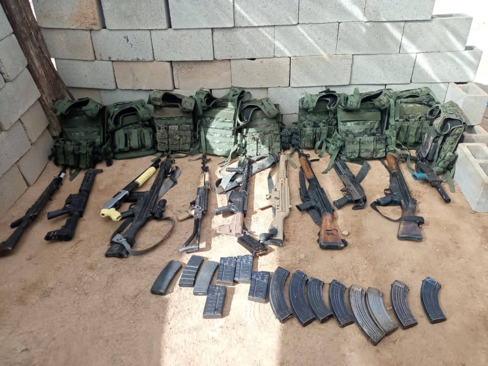 Tras llegada de autoridades fueron detenidos 14 presuntos sicarios con armas largas en Sonora