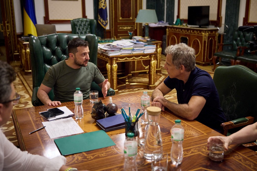 El actor estadounidense Ben Stiller, junto al presidente ucraniano Volodimir Zelensky