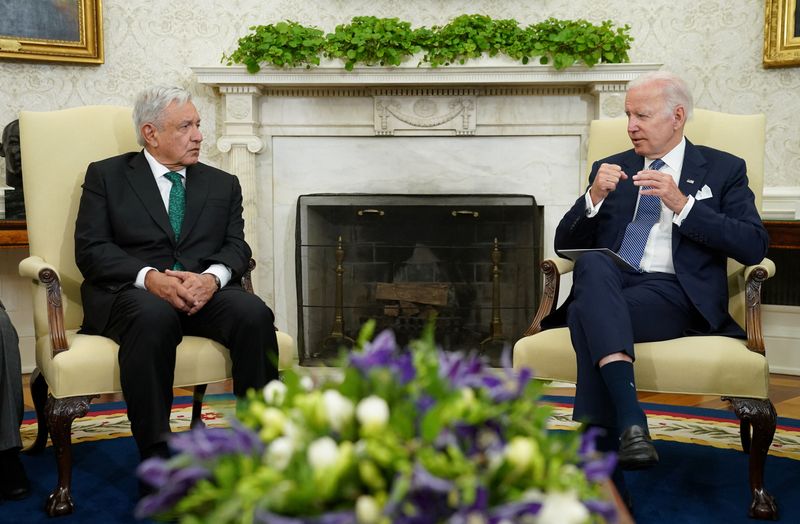 El eje central de las conversaciones entre Joe Biden y López Obrador fue el control del flujo migratorio.  (Foto: REUTERS/Kevin Lamarque)