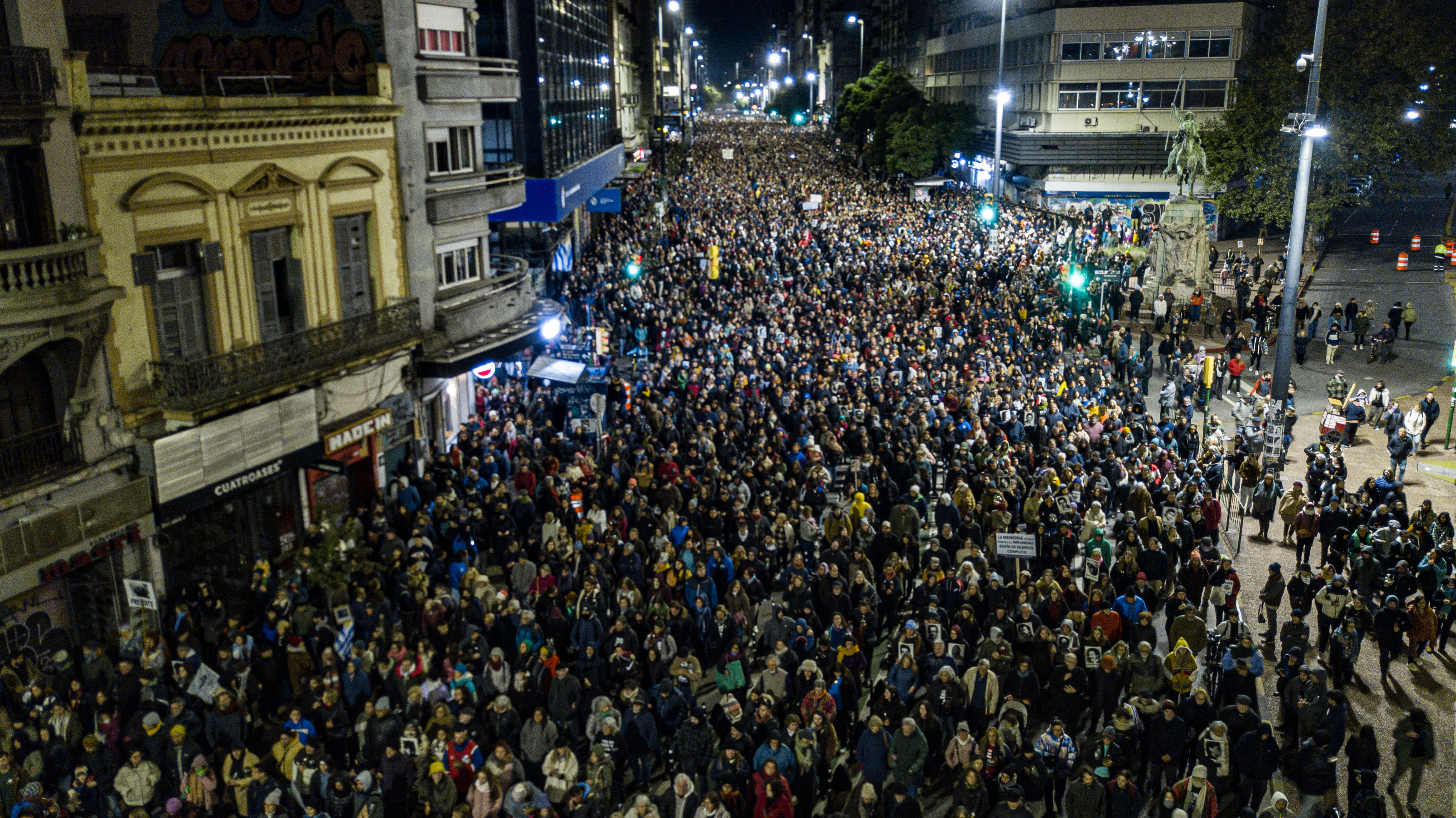 Marchando en silencio, Uruguay vuelve a exigir respuestas sobre sus  desaparecidos - Infobae