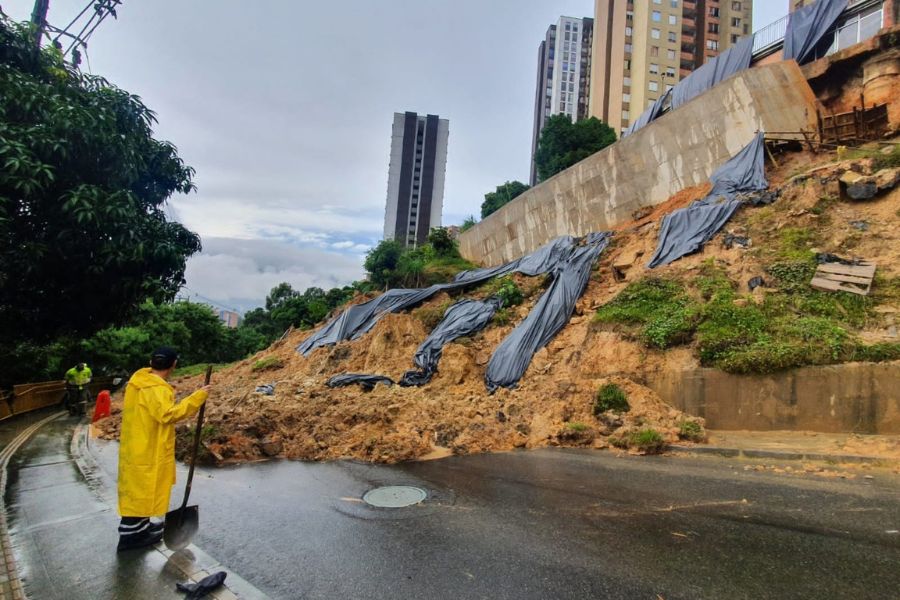 Alcaldía de Medellín anunció que exigirá respuestas a constructores de unidad residencial que está en riesto de colapsar