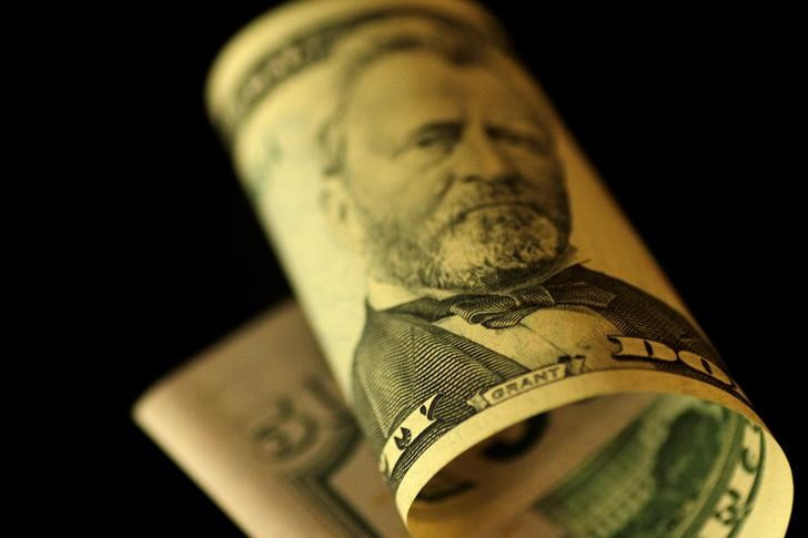 Dólar hoy: la cotización libre cae a $295 después de la suba de tasas del BCRA