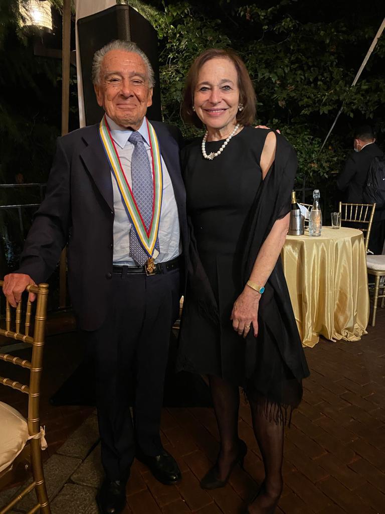 Eduardo Eurnekian, presidente y fundador de Corporación America junto a Susan L. Segal, presidenta y CEO de Americas Society (Infobae)