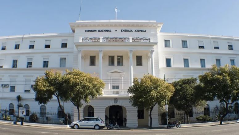 Protesta por los despidos en la Comisi&oacute;n Nacional de Energ&iacute;a At&oacute;mica: ATE tom&oacute; el edificio