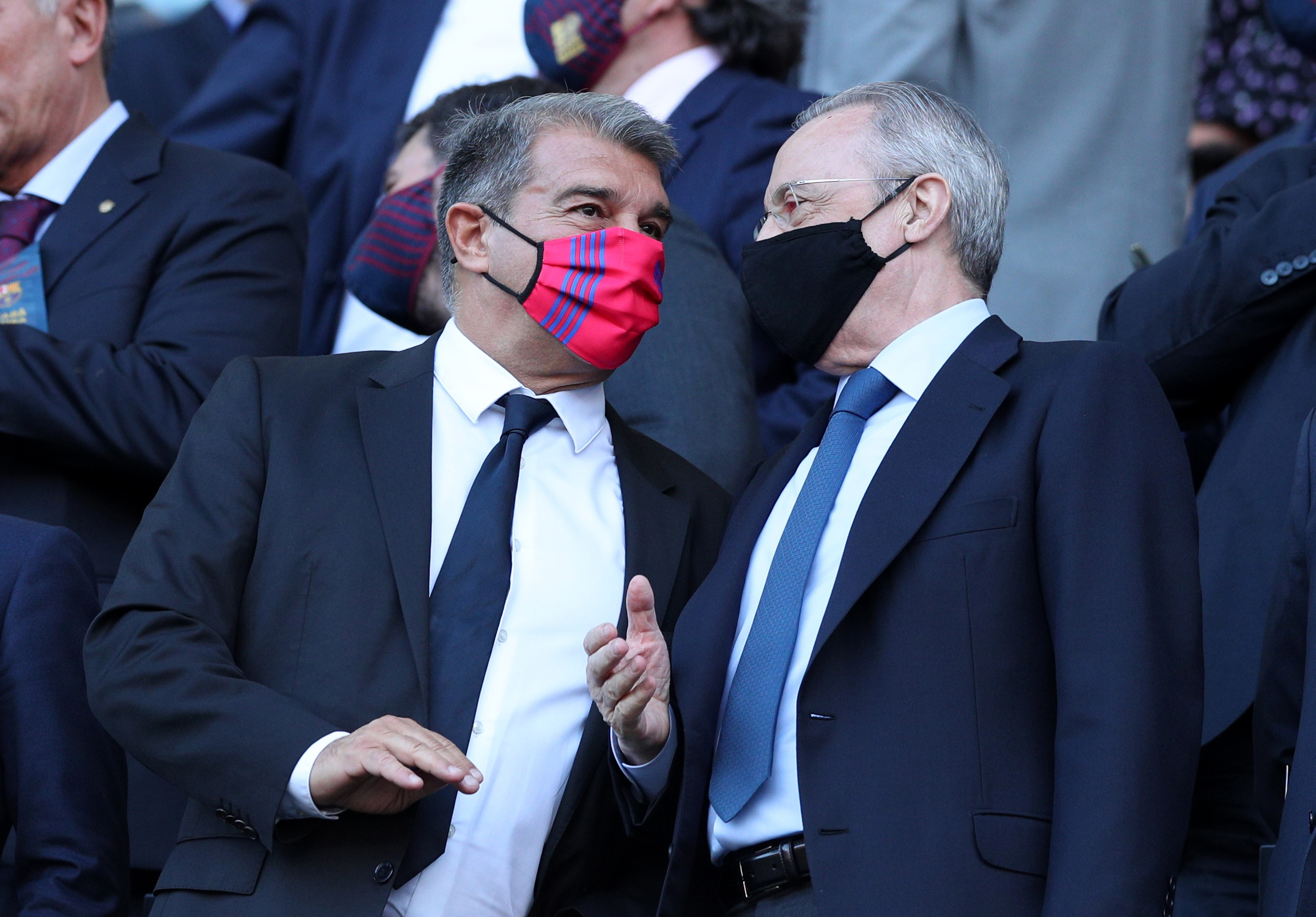 Florentino Pérez defendió a Laporta en la crisis económica del Barcelona (Reuters)