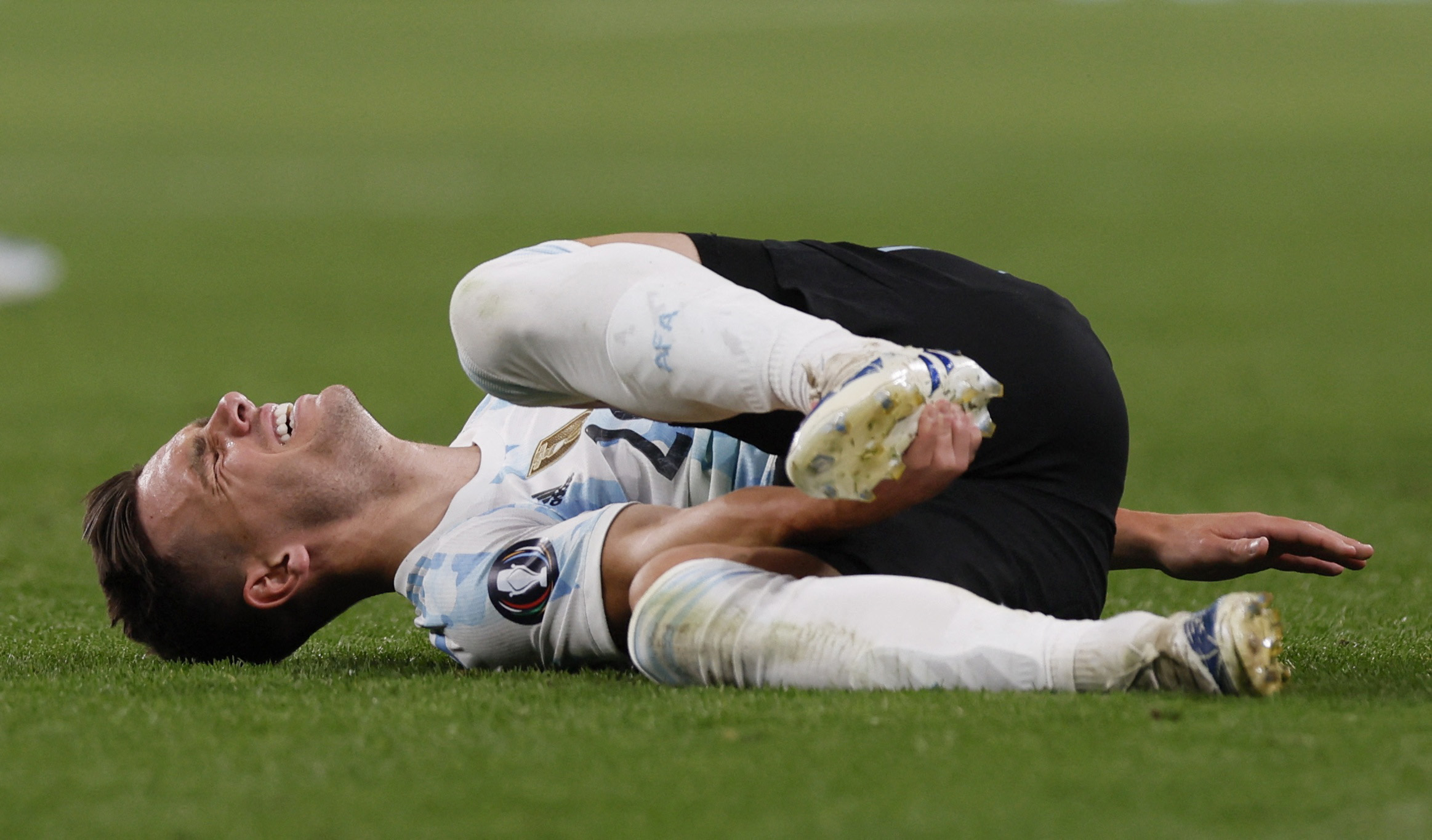La lesión de Lo Celso sería lo más grave de lo esperado y podría perderse el Mundial: en las próximas horas se conocerá el parte médico (Foto: Reuters)