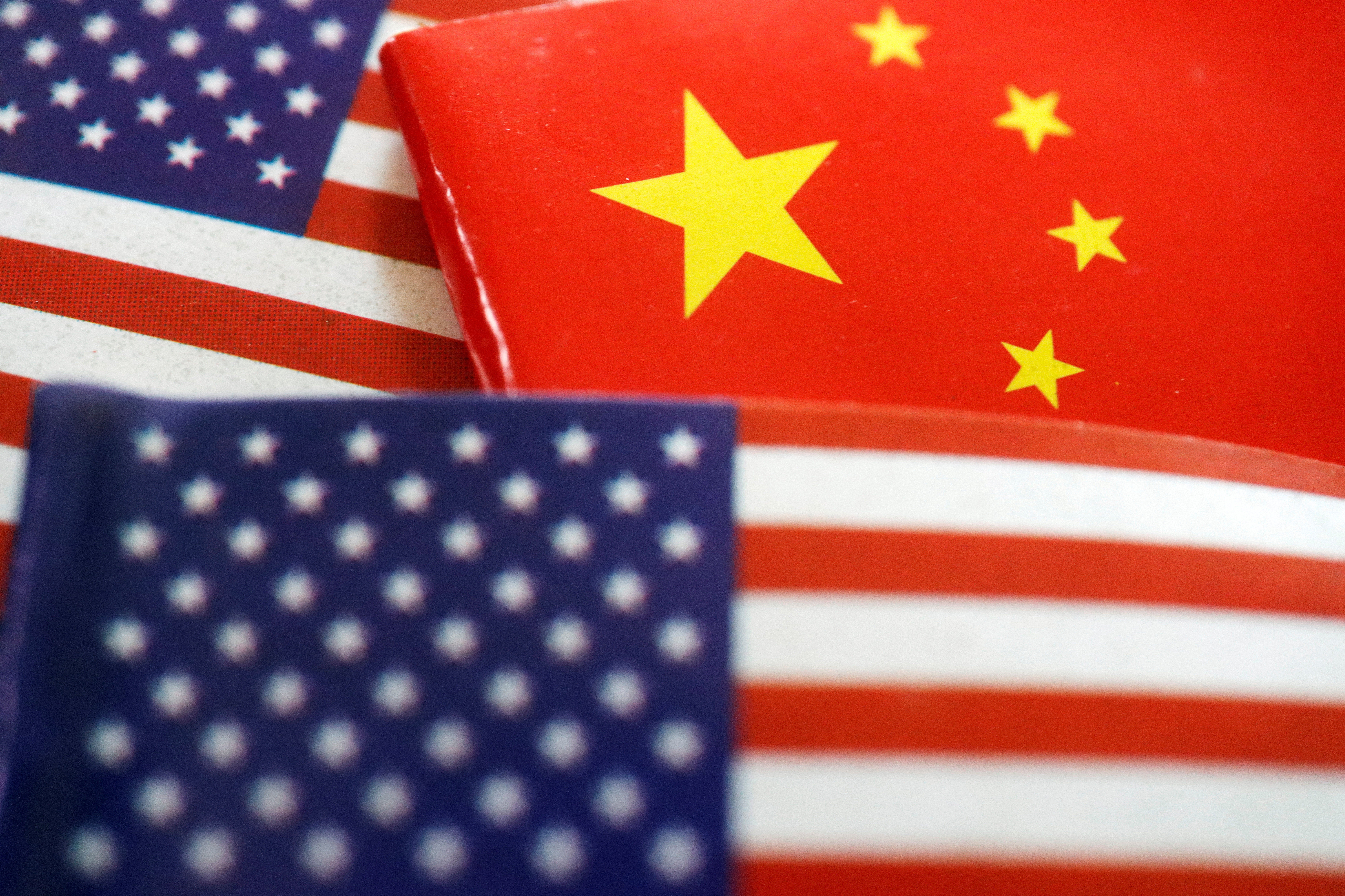 Las banderas de China y EEUU