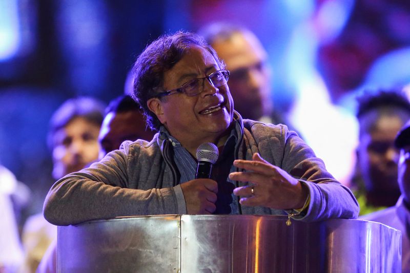 Gustavo Petro insiste en que las elecciones están en peligro: Lo que hay allí atrás gobernando son rateros y asesinos en el poder 