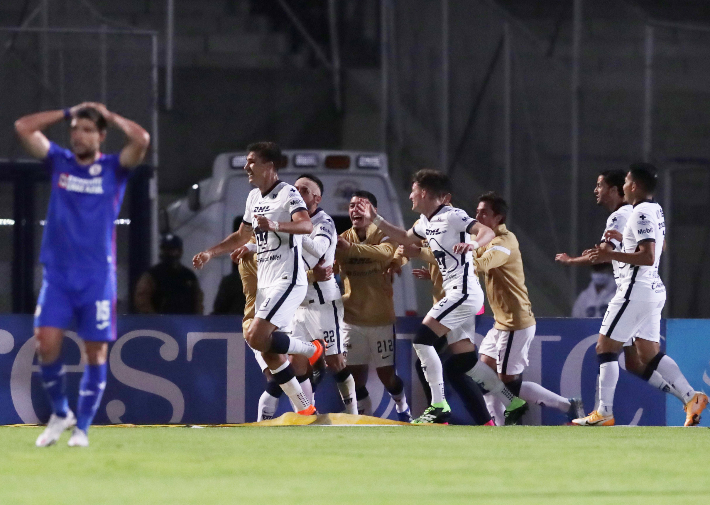 La dolorosa derrota contra los Pumas aún no termina de ser asimilada en Cruz Azul (Foto: Henry Romero/ Reuters)