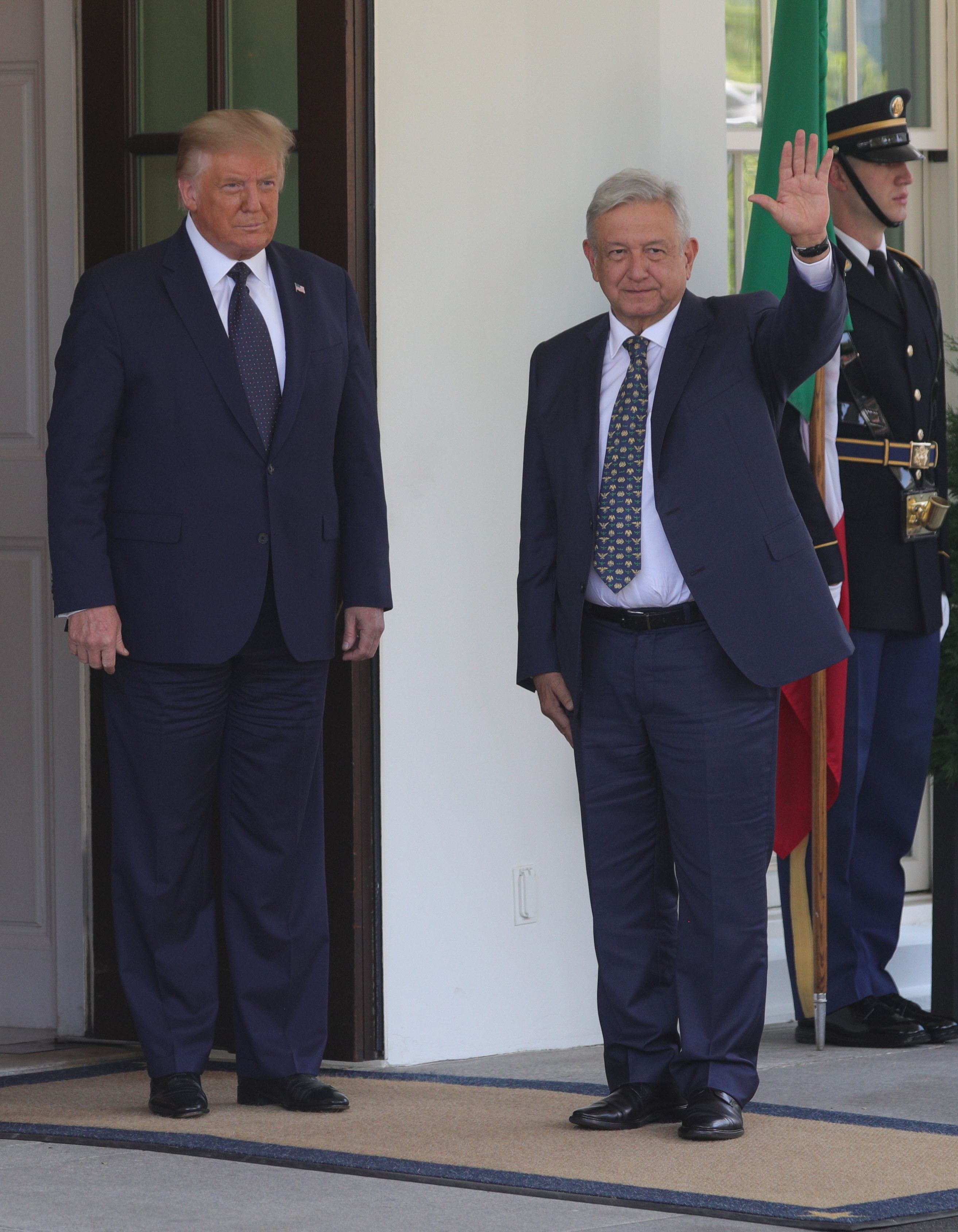 El presidente de los Estados Unidos, Donald Trump, da la bienvenida al presidente de México, Andrés Manuel López Obrador, en la Casa Blanca en Washington, EE. UU., 8 de julio de 2020. (Foto: REUTERS / Tom Brenner)