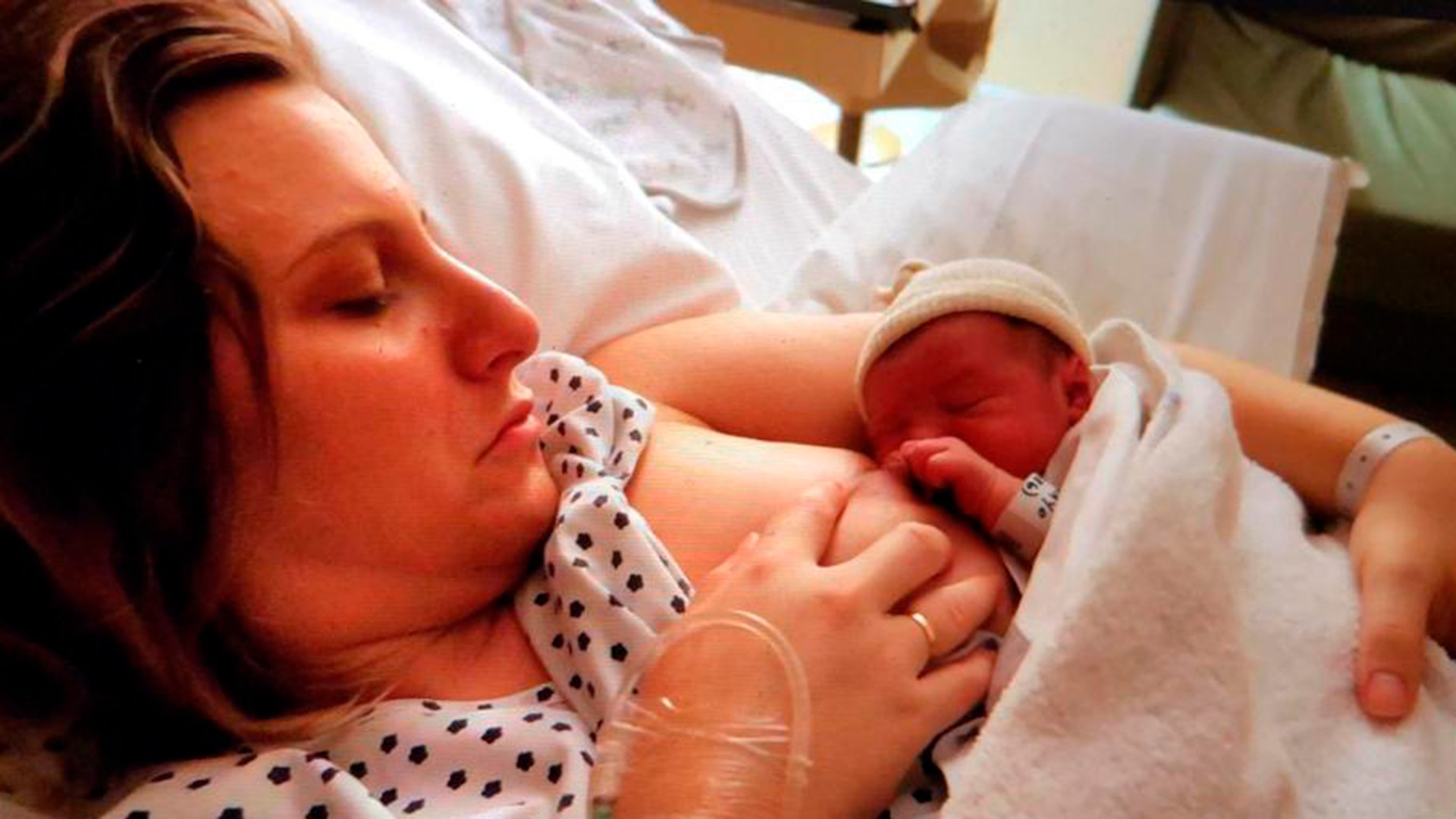 “El amor por mi bebé no me nacía”: el crudo relato de uno de los mayores tabúes de la maternidad