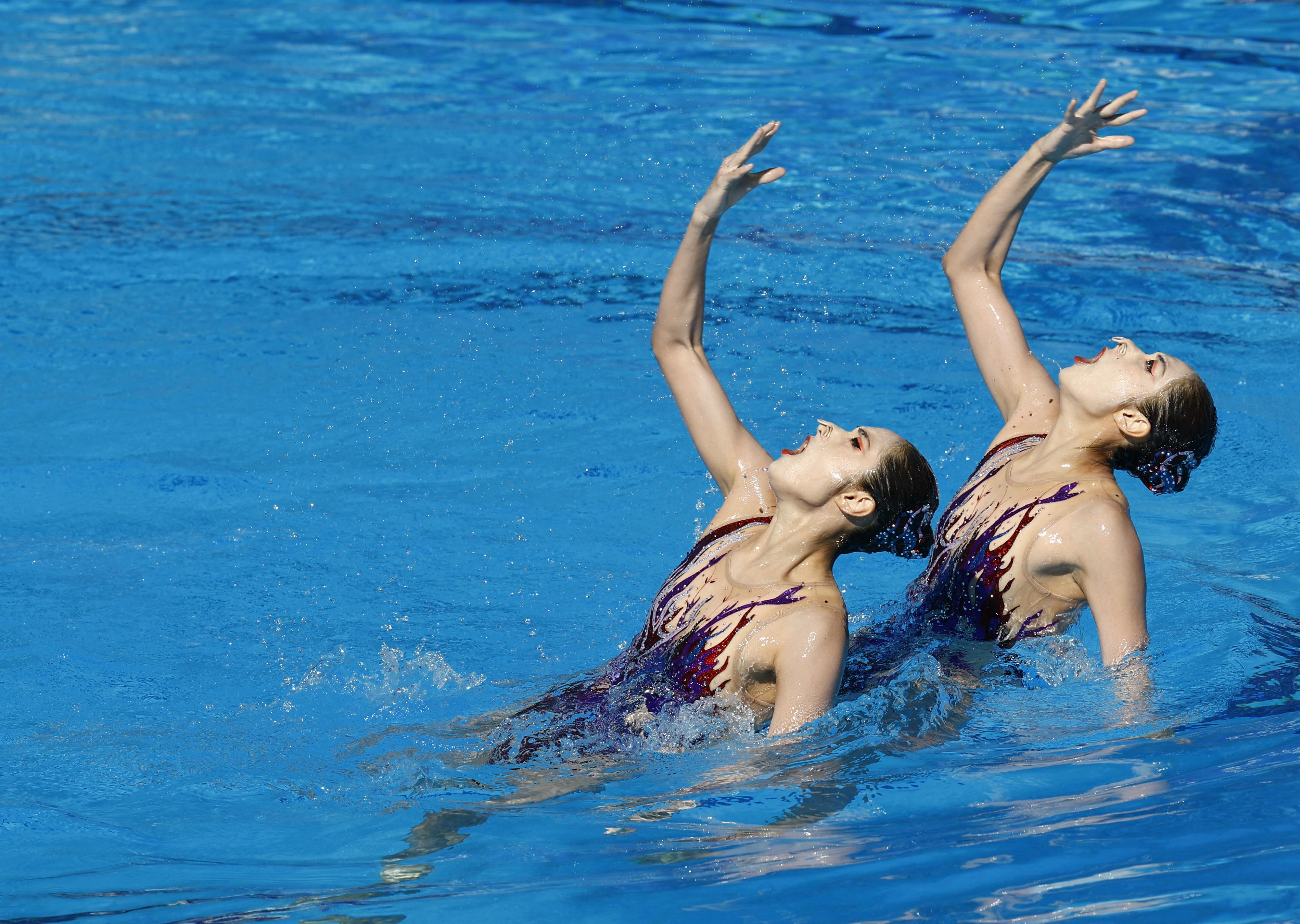 Swimming - FINA World Championships - Budapest, Hungary - June 19, 2022 China's Liuyi Wang and Qianyi Wang perform during the women's duet technical final REUTERS/Lisa Leutner