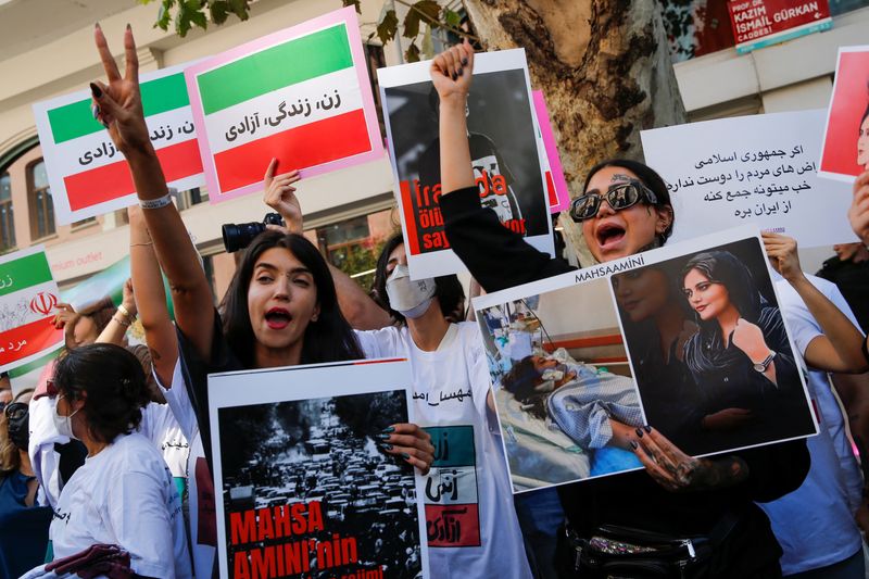 Demonstrators shout slogans during a protest over the death of Mahsa Amini in Iran, near the Iranian consulate in Istanbul, Turkey, September 29, 2022. REUTERS/Dilara Senkaya