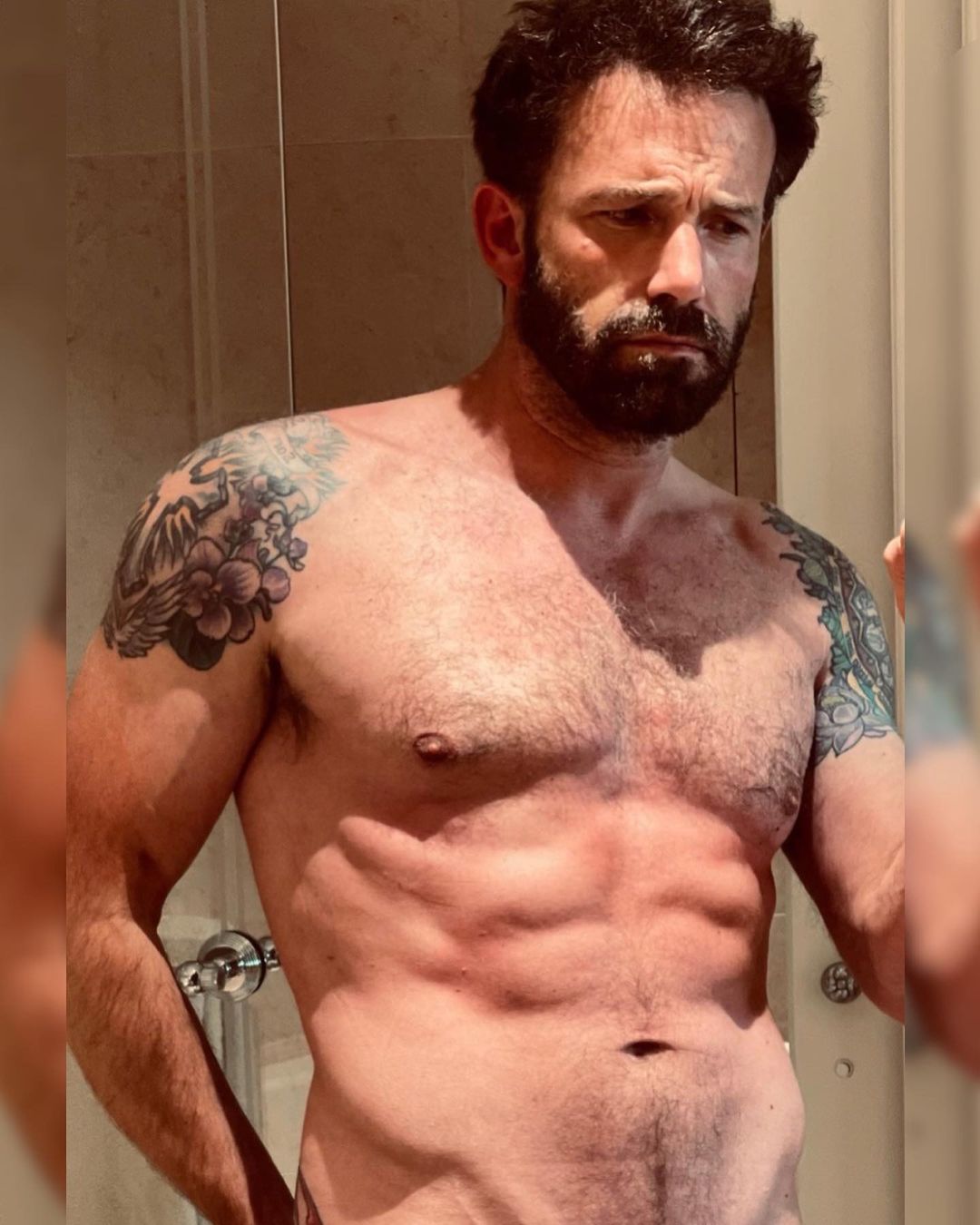 JLo compartió una imagen de Ben Affleck desnudo para celebrar el día del padre, lo cual causó todo tipo de comentarios en redes
Foto: Instagram/Jennifer López