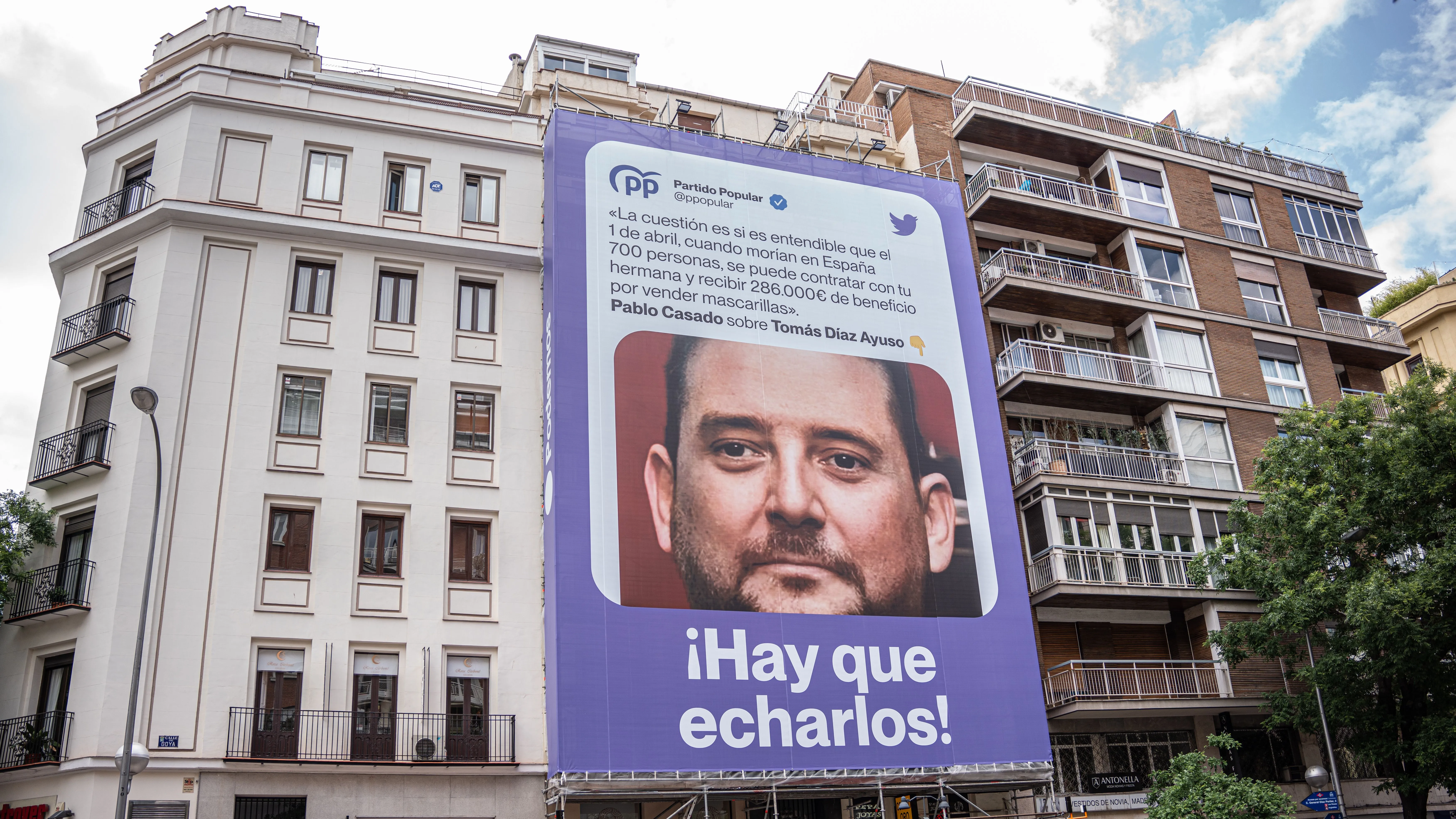 La polémica lona del hermano de Ayuso da más votos al Partido Cannábico que a Podemos