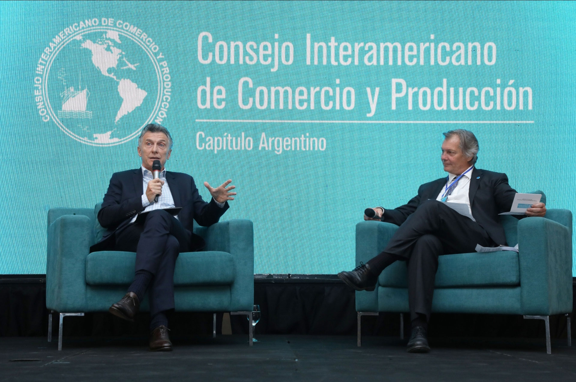 Mauricio Macri responde las preguntas de los presentes, que fueron leídas por el presidente del Cicyp, Marcos Pereda