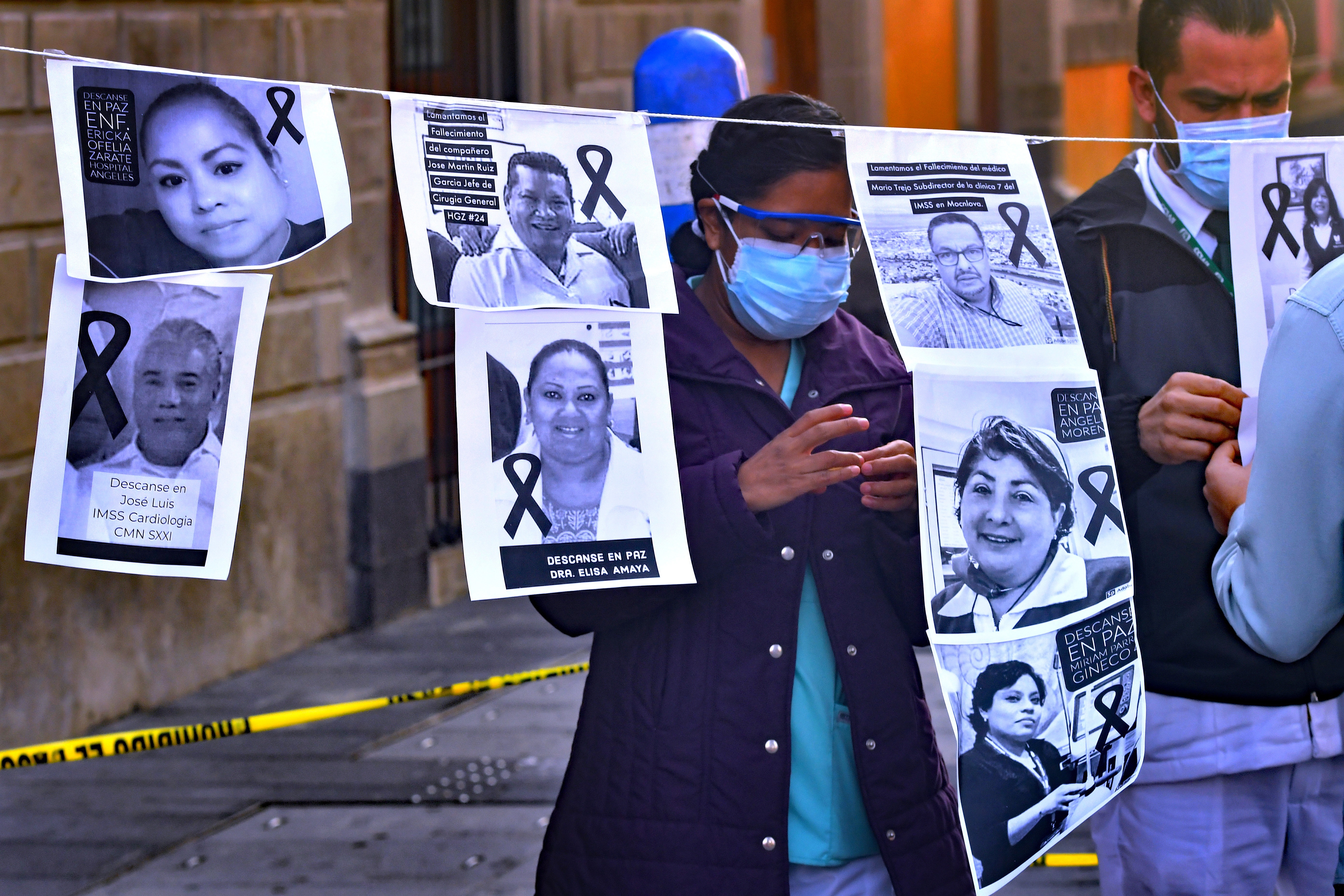 La cifra acumulada de muertes en México alcanzó los 22,584 casos. De este total, cerca de 500 son trabajadores de la salud (Foto: EFE/ Jorge Núñez)
