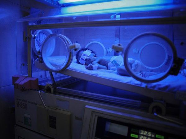 Ricardo Monreal manó una iniciativa para dar acompañamiento a padres que perdieron a su hijo durante el embarazo o parto (Foto: Reuters)
