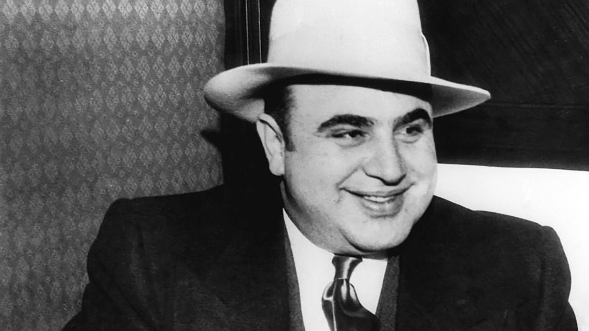 Conoció a Al Capone en un restaurante en el que trabajó como mesera.