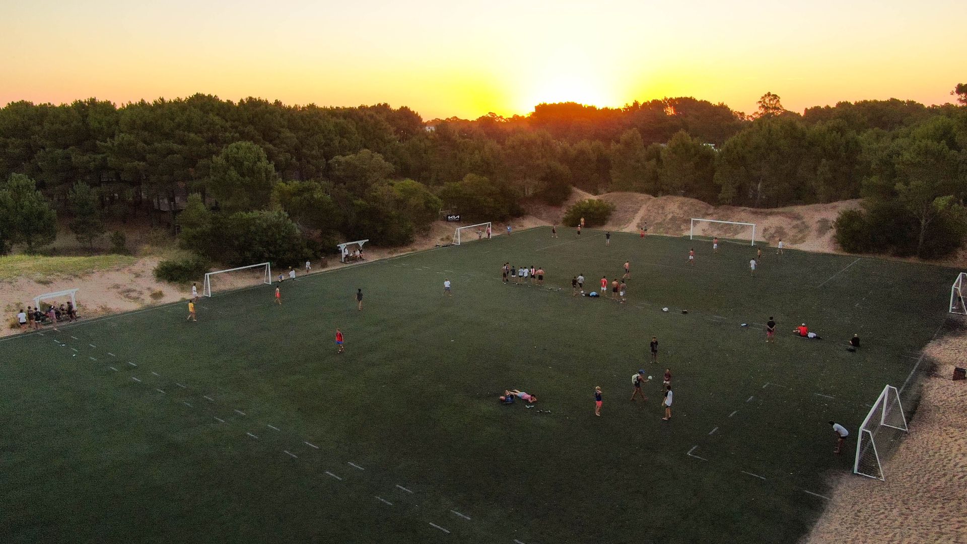 Algunas casas se ubican en medio del bosque de pinos, otras dentro del barrio deportivo, con vista directa a la cancha de golf y en la primera línea del mar (Créditos: Prensa Costa Esmeralda)