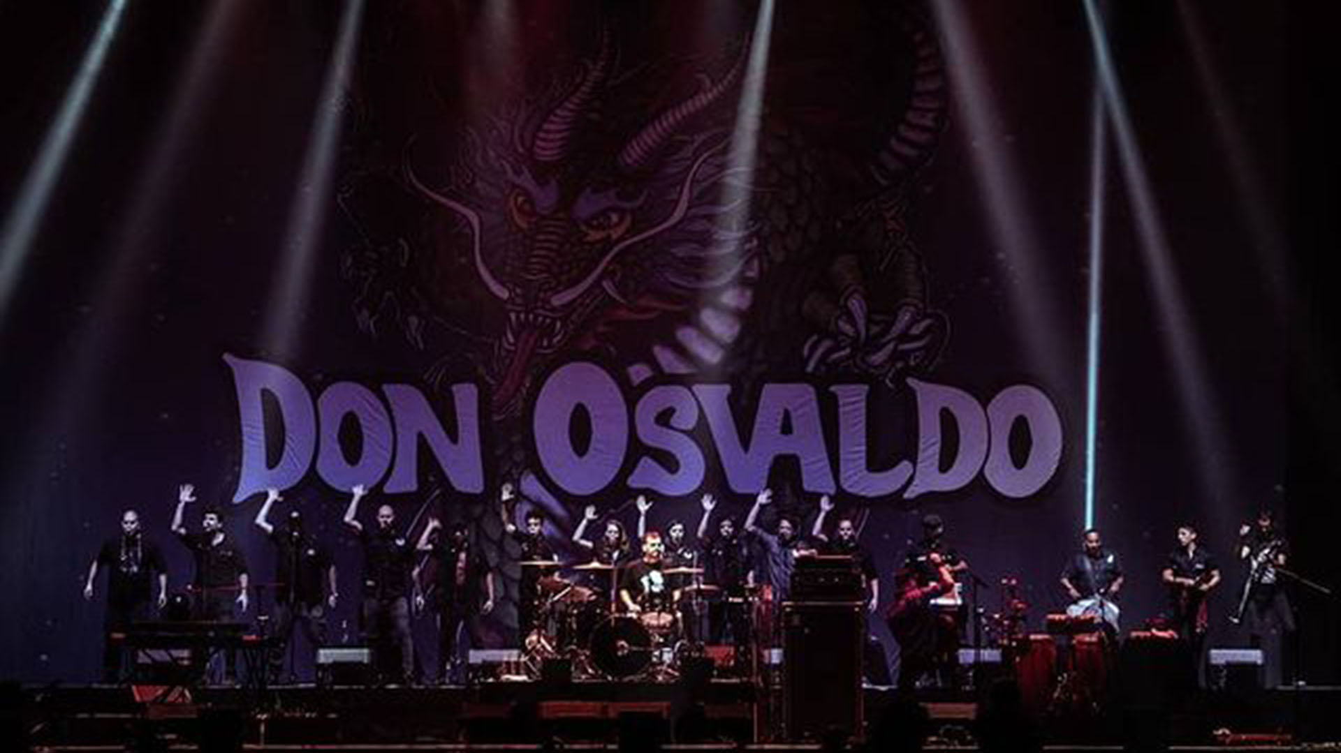 Don Osvaldo, la banda de Pato Fontanet, tuvo que parar dos veces su show para pedirle al público que cumpla con los protocolos