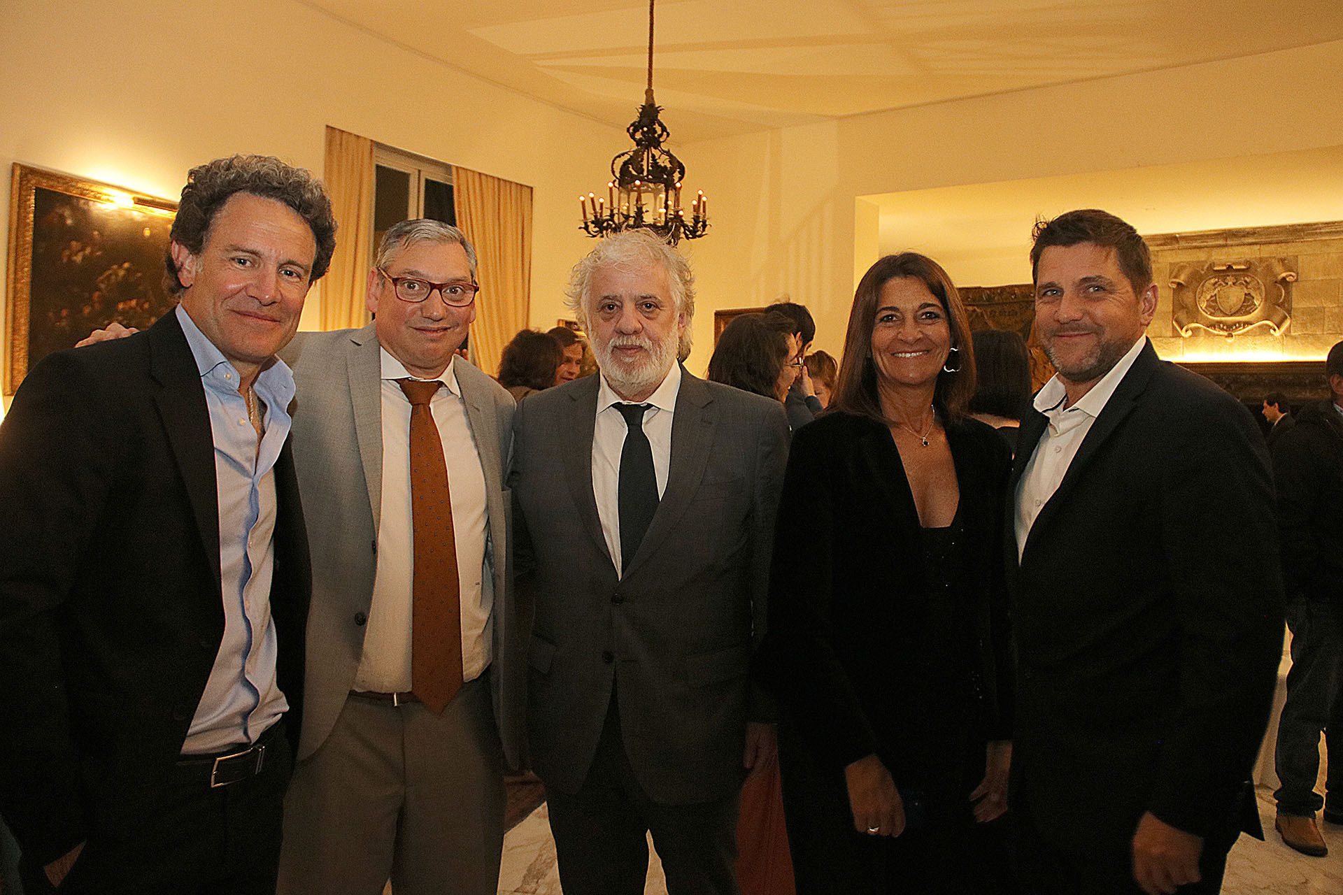 Juan Pablo Llambí Haedo junto al embajador Carlos Enciso Christiansen; Mariano Fragueiro, Edgardo Gambaro y su esposa
