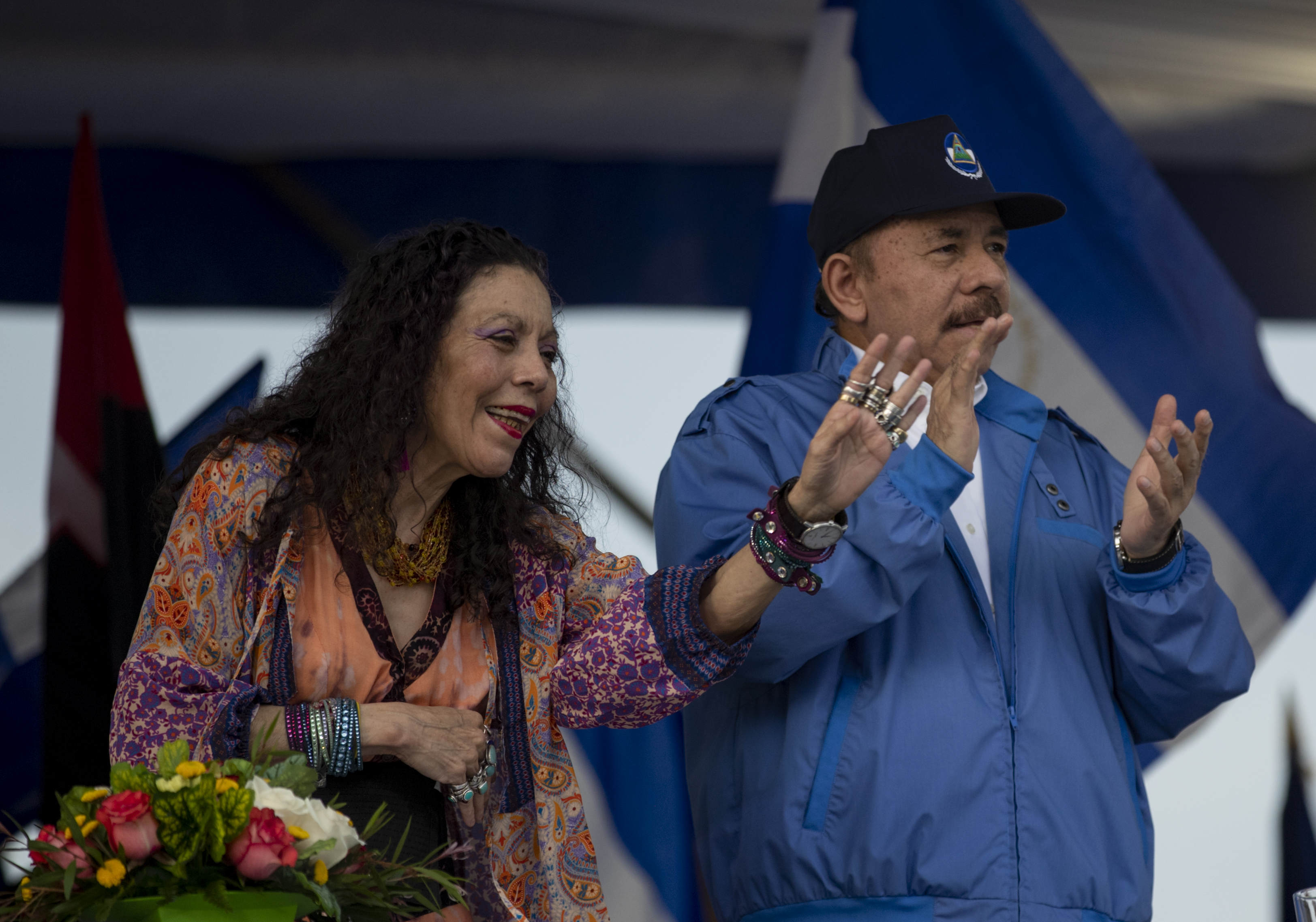 El presidente de Nicaragua, Daniel Ortega (d), junto a la vicepresidenta de Nicaragua, su esposa Rosario Murillo (i) (Foto: EFE)