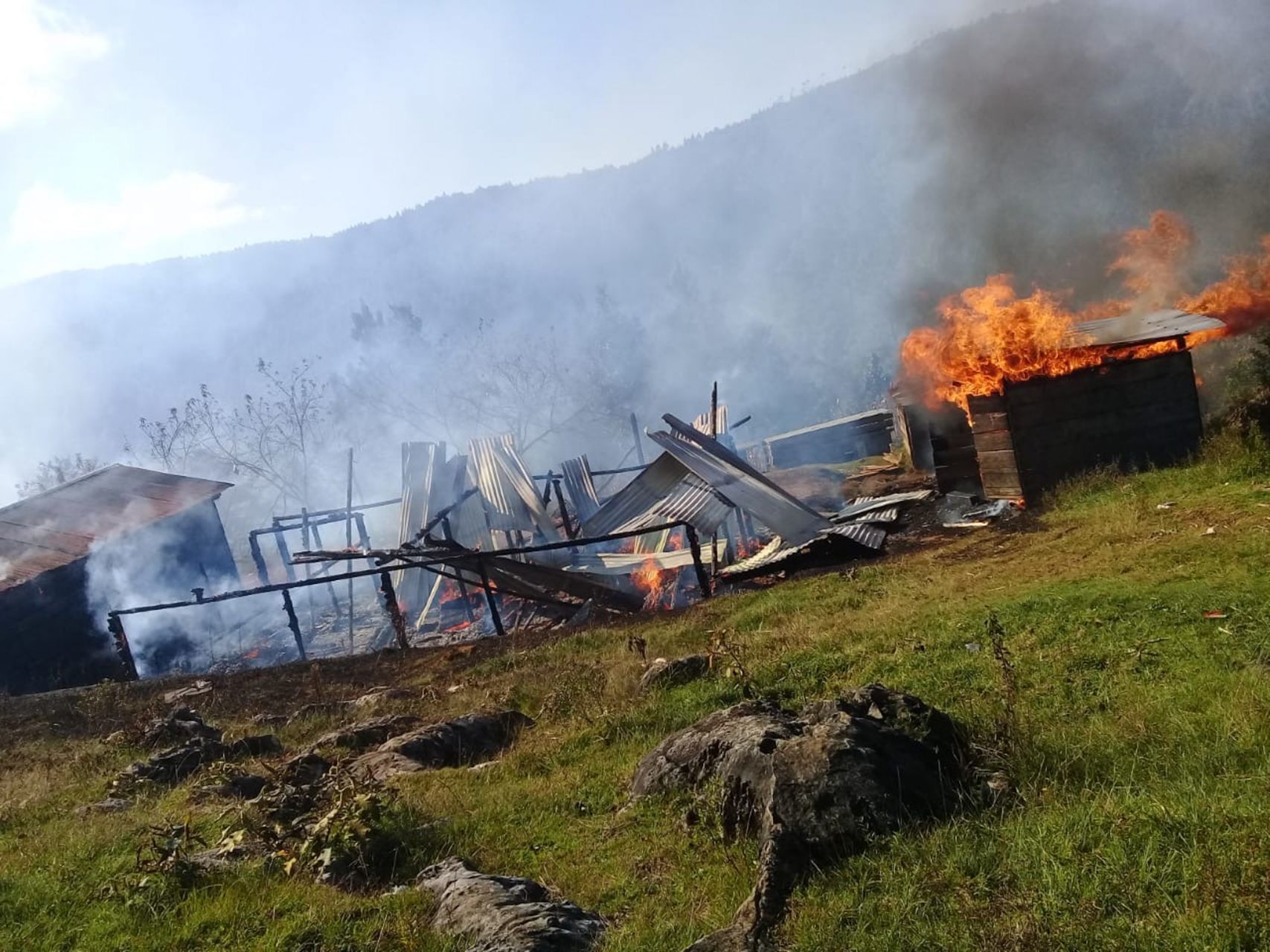 Tres desaparecidos, disparos y 23 casas quemadas, el terrible saldo de una  disputa agraria en San Cristóbal de las Casas, Chiapas - Infobae