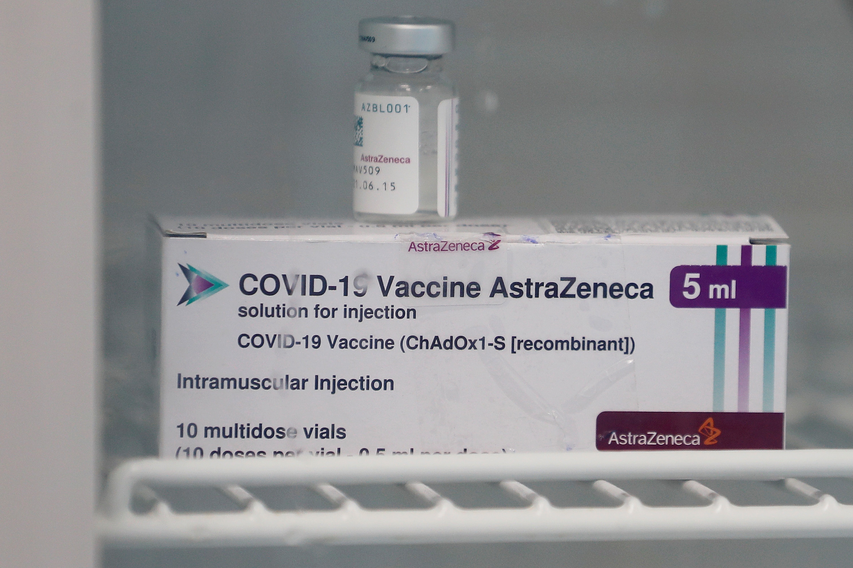 Foto de un vial de la vacuna AstraZeneca COVID-19 EFE/EPA/LUONG THAI LINH
