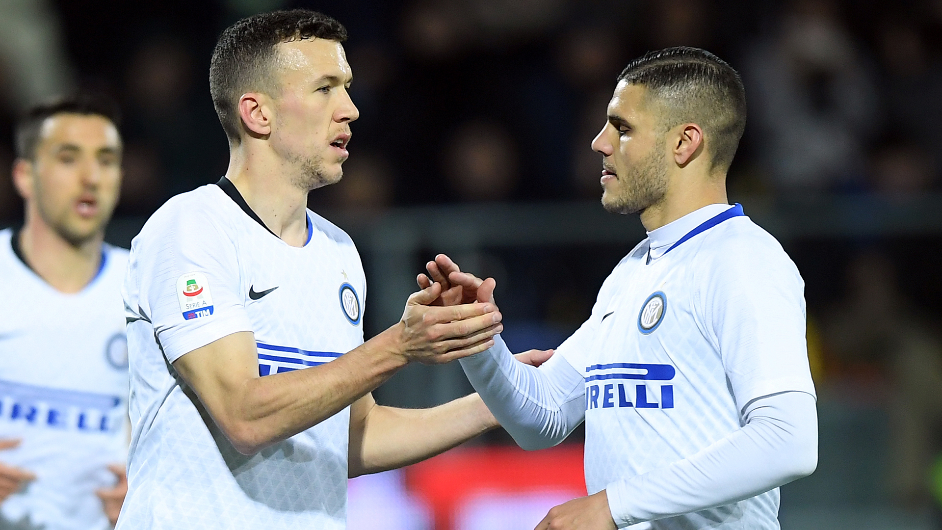 Ivan Perisic y Mauro Icardi habrían tenido un enfrentamiento en el vestuario del Inter (REUTERS/Alberto Lingria)