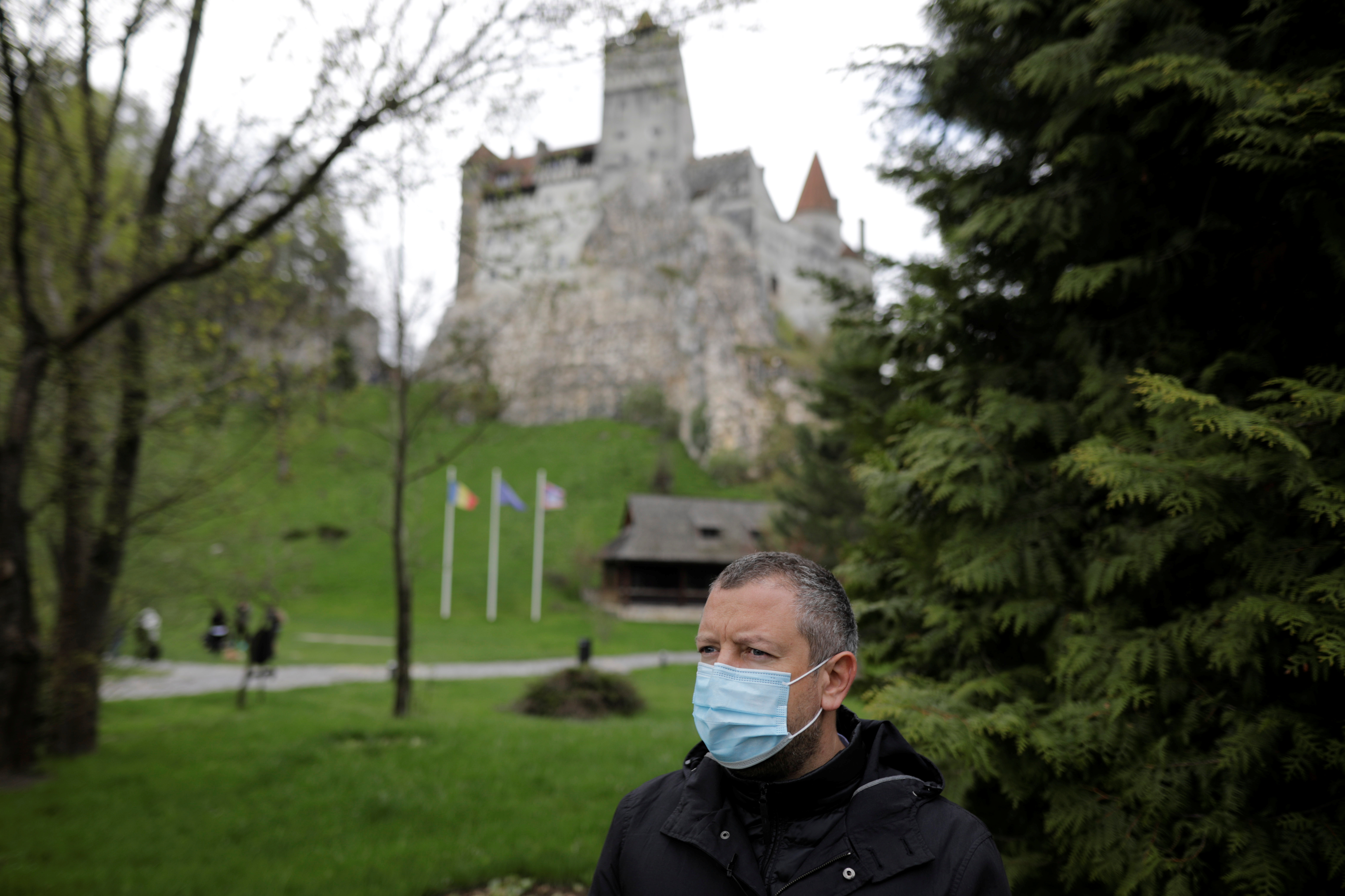 Conocido como El Castillo de Drácula, este sitio turístico por excelencia se convirtió, recientemente, en un centro de vacunación (Reuters)