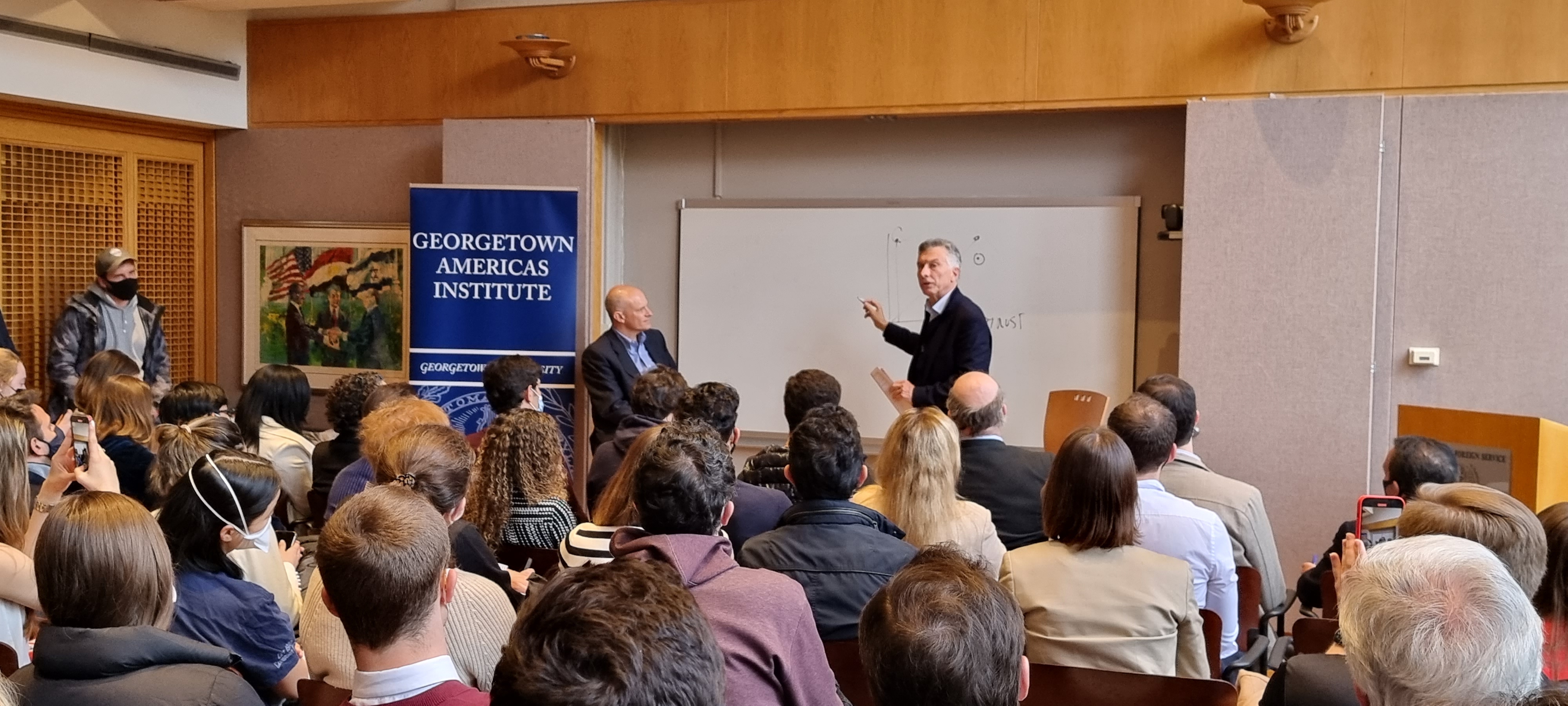 Mauricio Macri en la charla de ayer en Georgetown