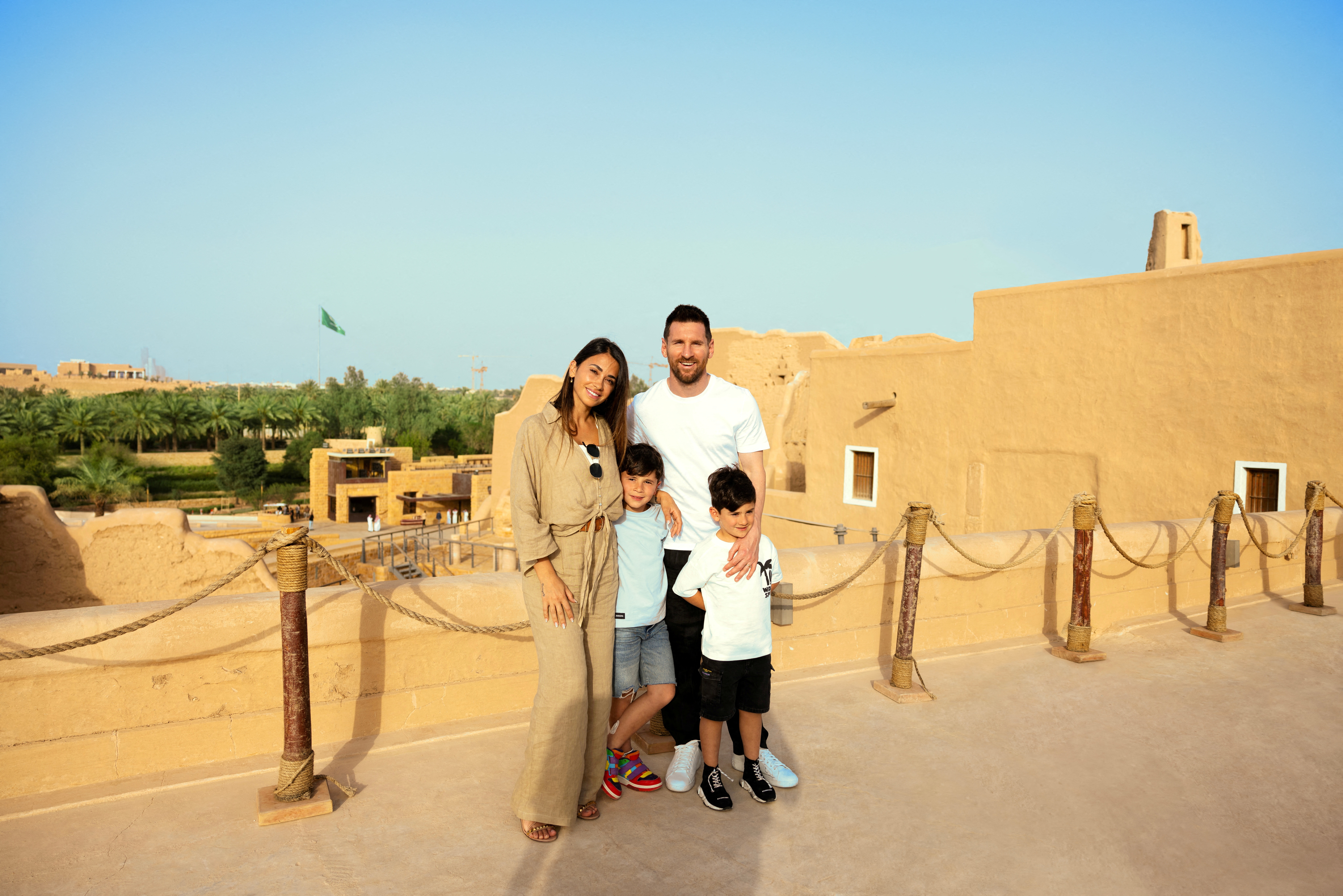 Messi estuvo con su familia en Arabia Saudita para cumplir con sus acuerdos comerciales