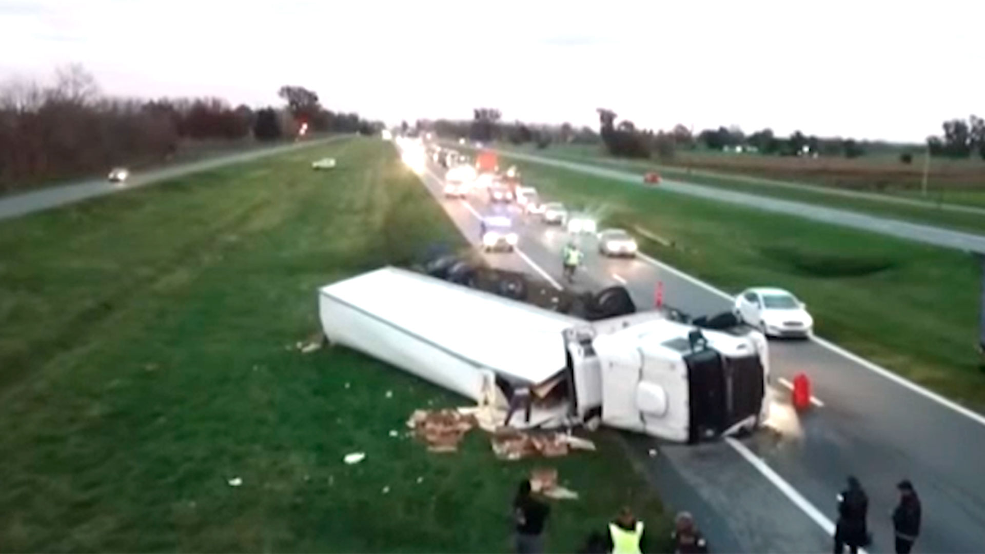 En la Ruta 9 volcó un camión que transportaba lácteos y provocó demoras en el tránsito