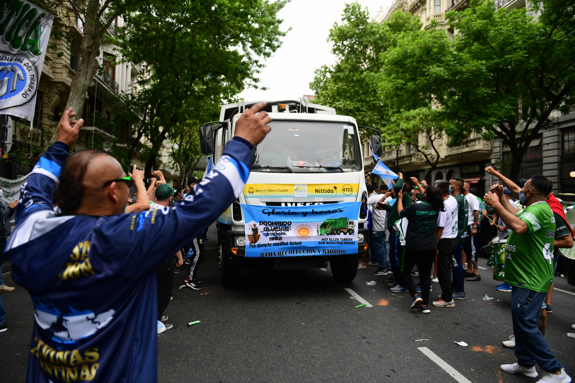 Las calles quedaron bloqueadas por el paso de los camiones