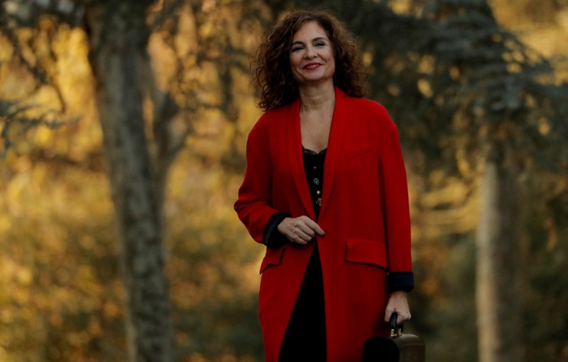 FOTO DE ARCHIVO. La ministra española de Hacienda, María Jesús Montero, llega para asistir a una reunión del gabinete en el Palacio de la Moncloa en Madrid, España. 14 de enero de 2020. REUTERS/Susana Vera