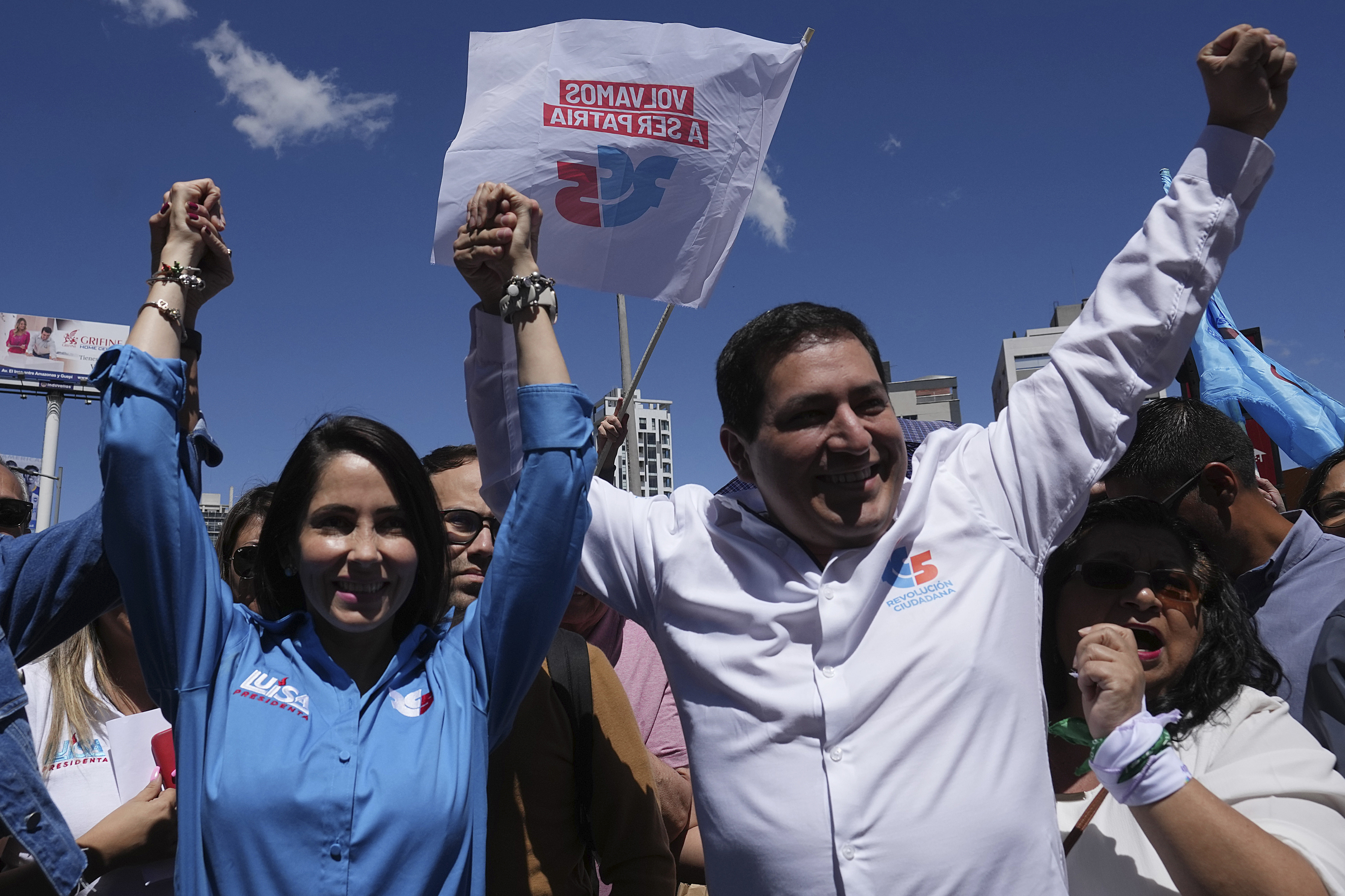 Los candidatos iniciaron su campaña anticipada por el país (AP Foto/Dolores Ochoa)