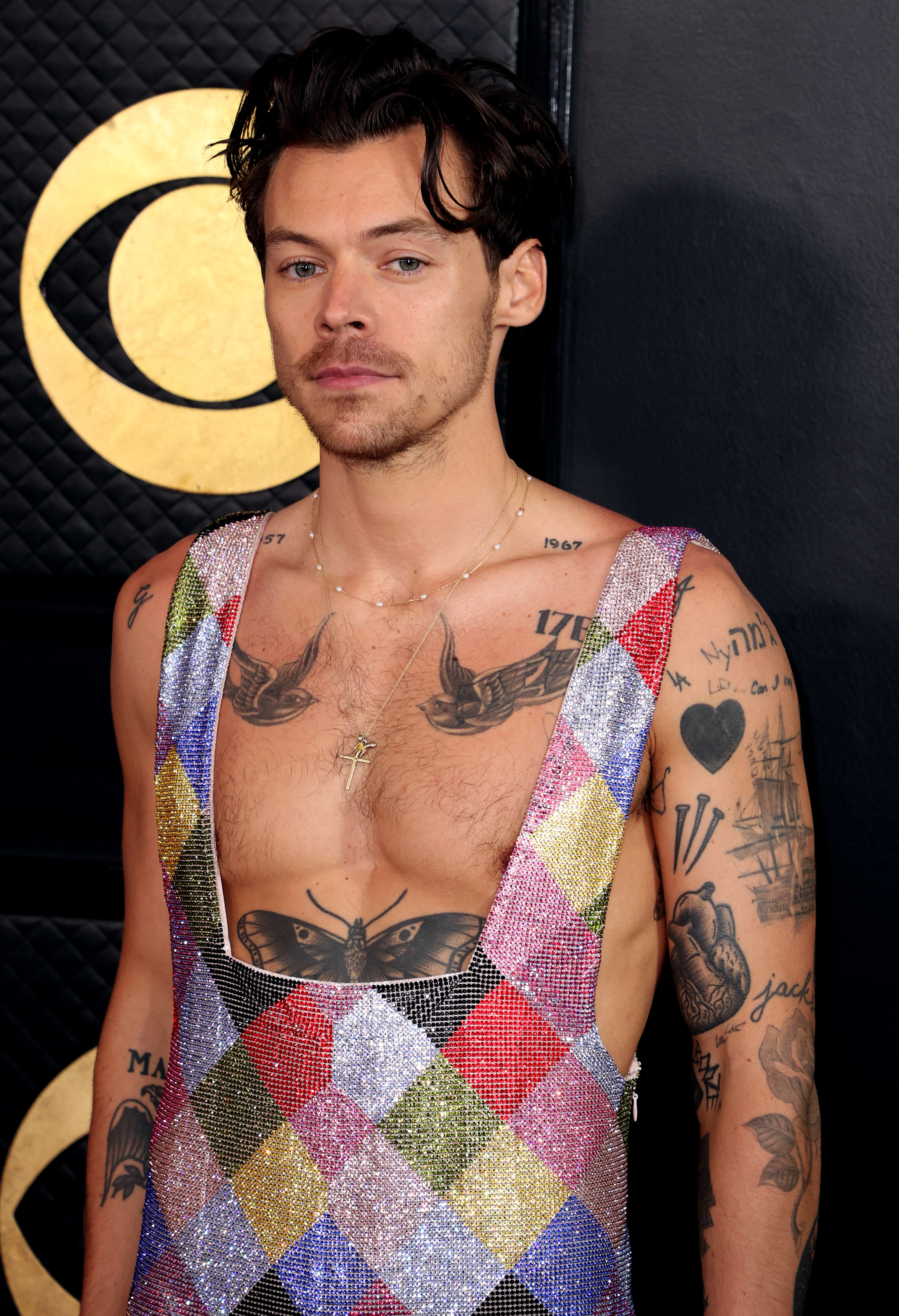 Harry Styles en la alfombra roja de los Grammy 2023 (REUTERS/David Swanson)