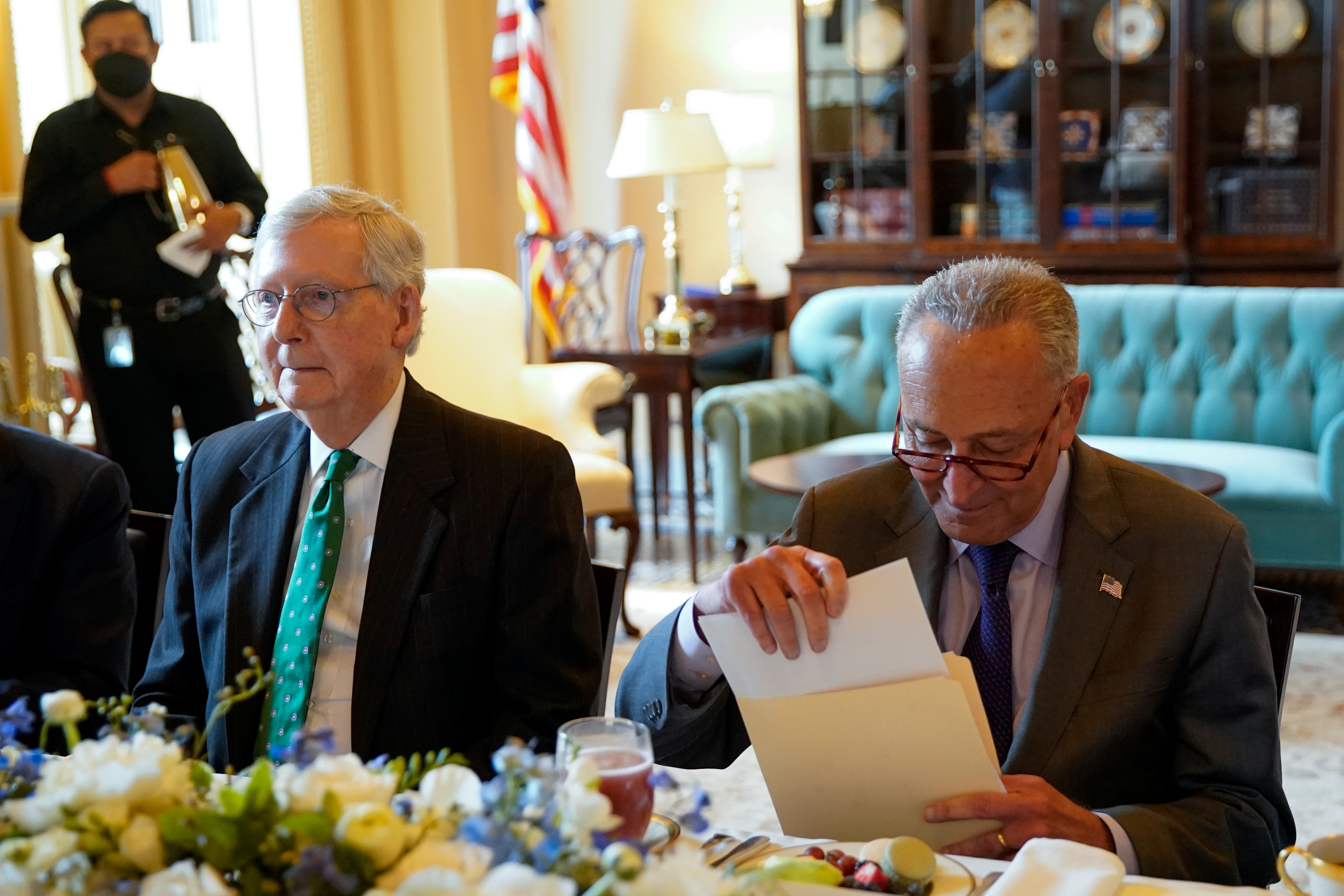 El republicano Mitch McConnell y el demócrata Chuck Schumer, líderes de cada bancada en el Senado (Reuters)