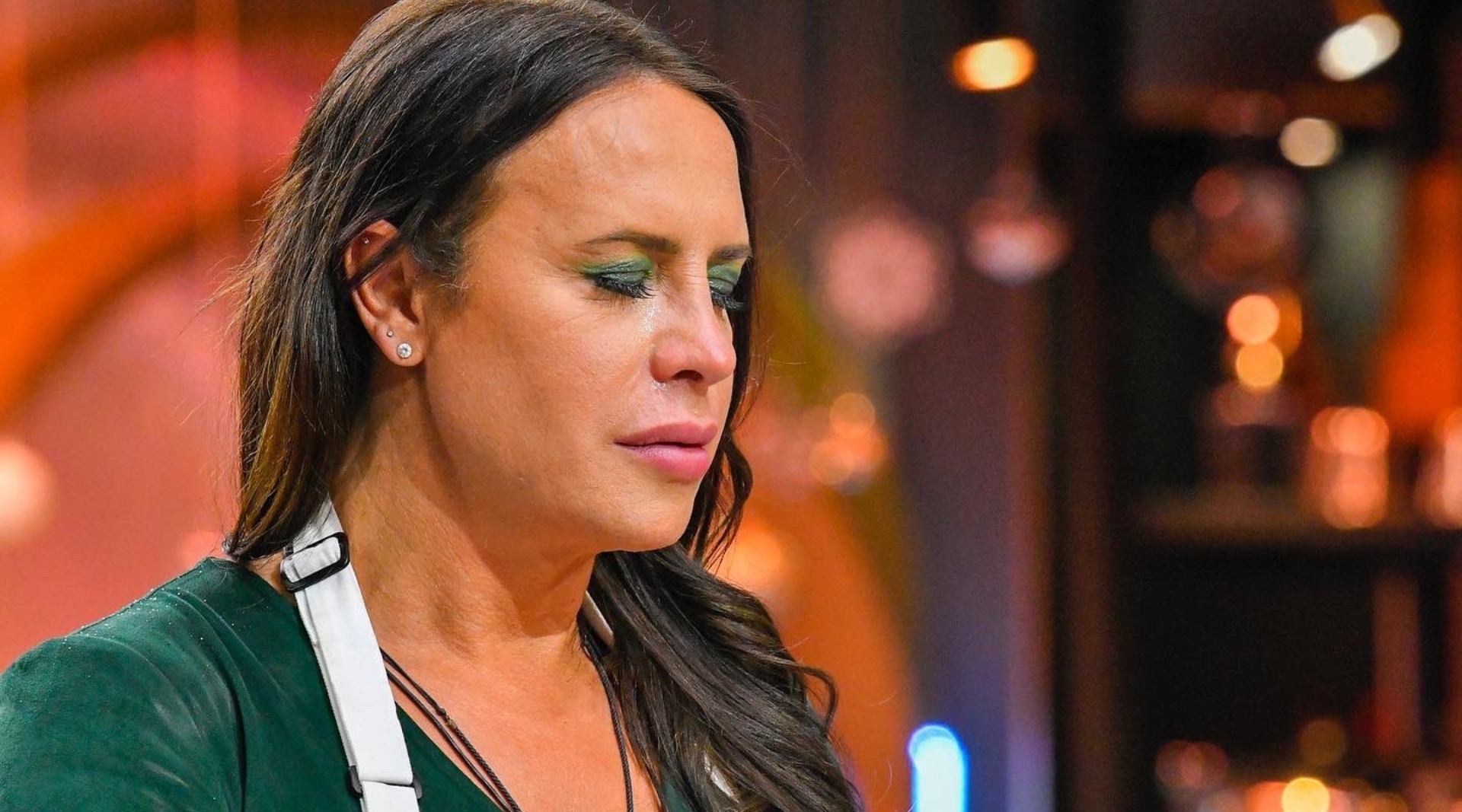 Entre llanto y abrazos, Karla Gascón fue eliminada de MasterChef Celebrity y se quedó a un paso de la gran final
