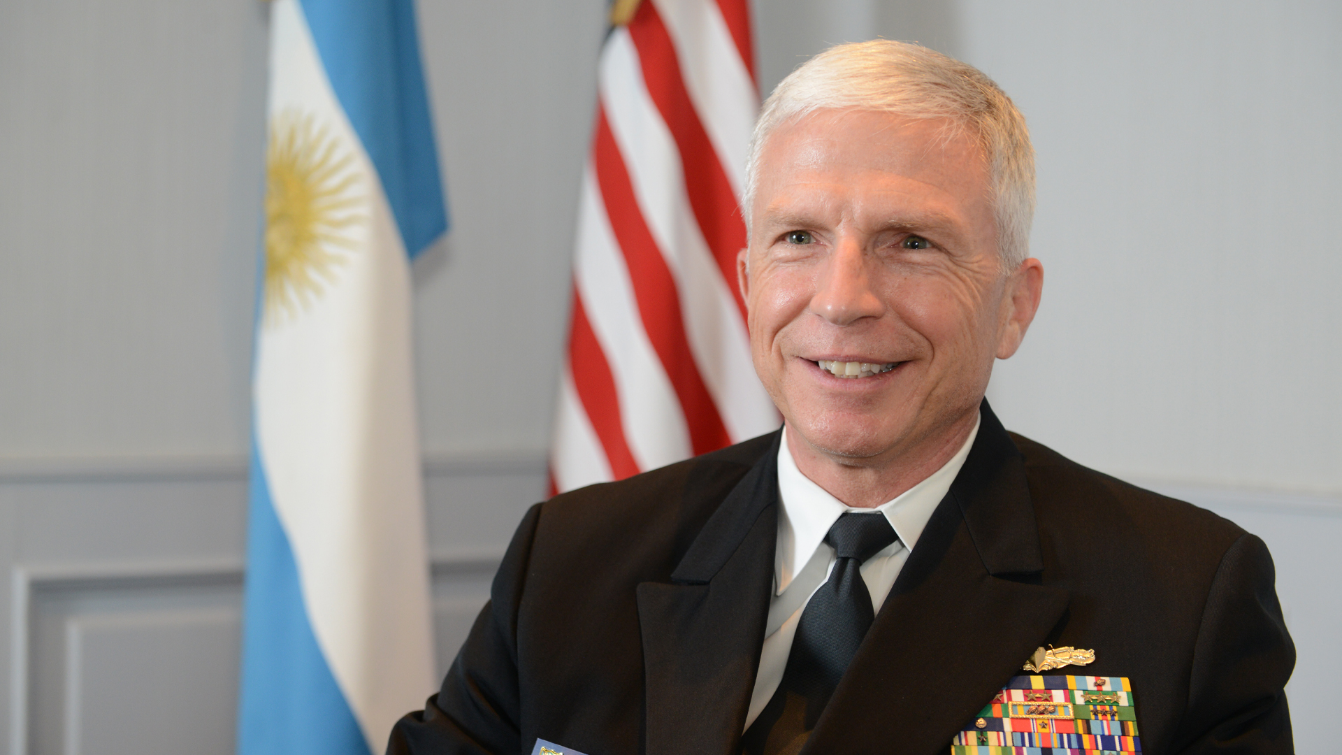 "Yo he venido a escuchar al nuevo comando de las Fuerzas Armadas argentinas para aprender de ellos", sostuvo el almirante