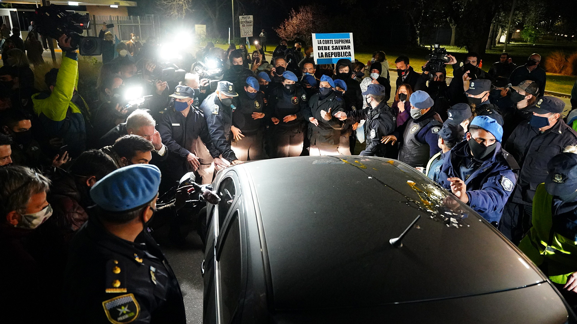 La resistencia de los vecinos fue tan fuerte que la defensa de Lázaro Báeze ya valuó lugares alternativos para que el empresario se instale.