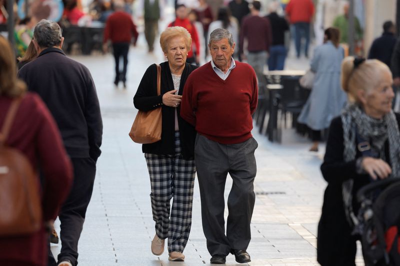 Aviso a pensionistas: Caixabank cambia la fecha del cobro de las pensiones en mayo